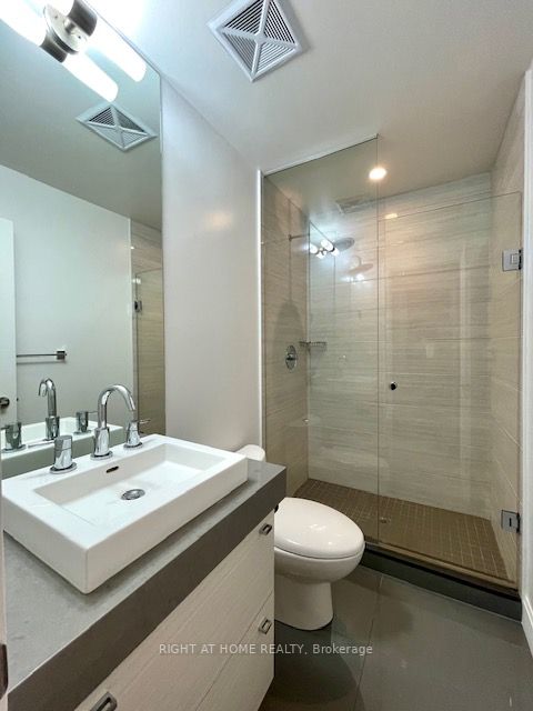 33 Shore Breeze Dr 3409