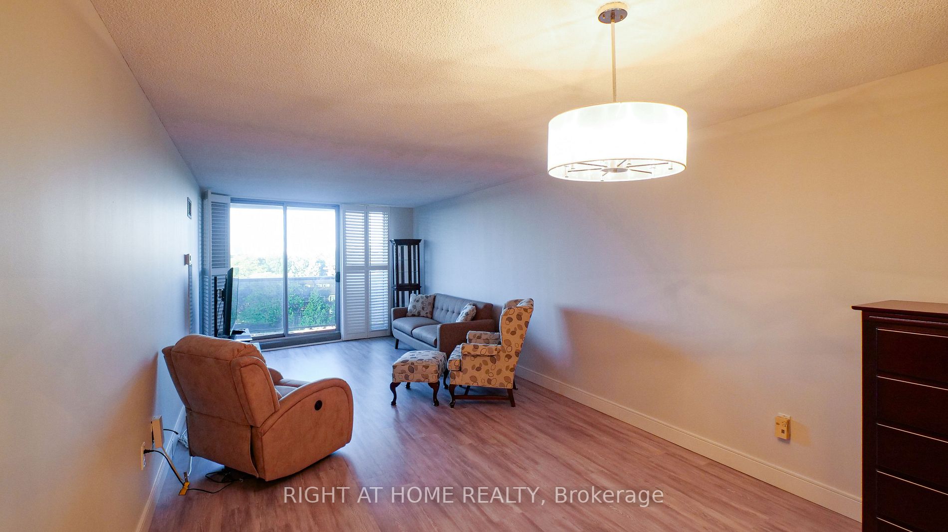 812 Burnhamthorpe Rd 705