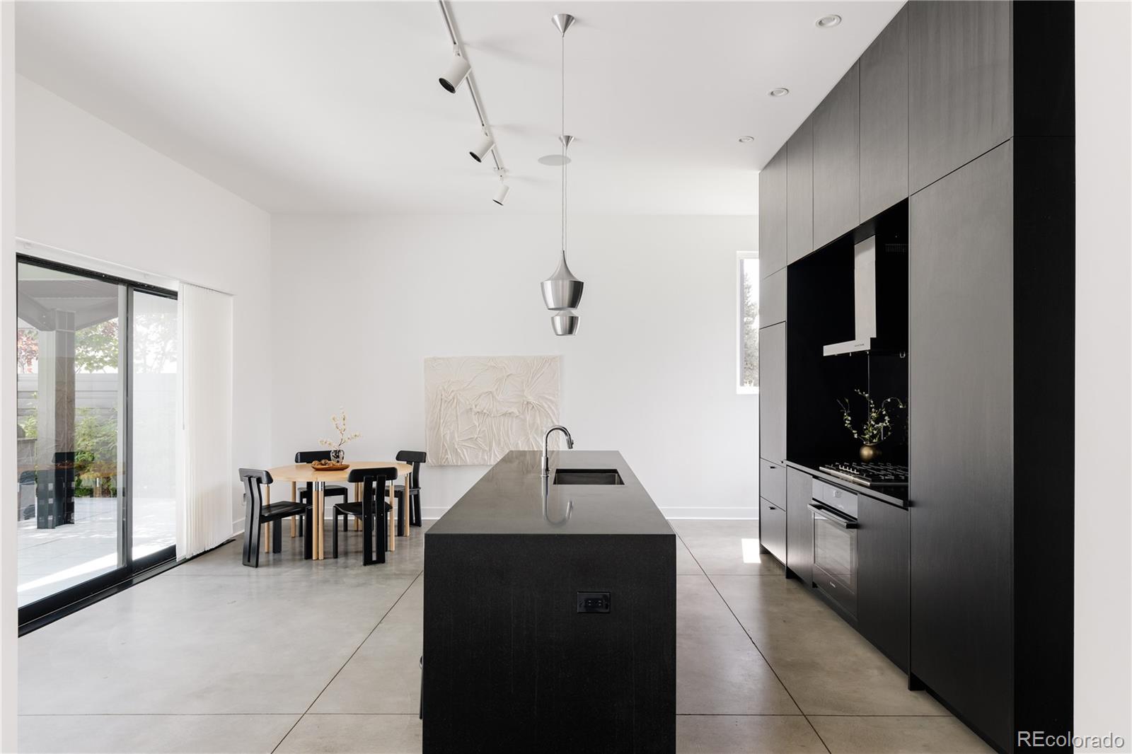 5916 S Sycamore Street