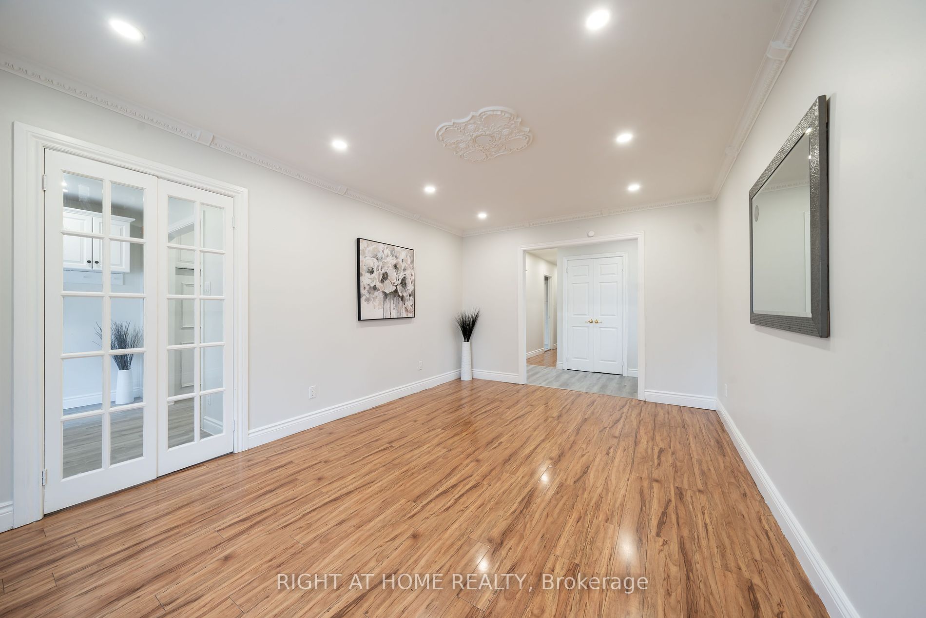 190 Archdekin Dr