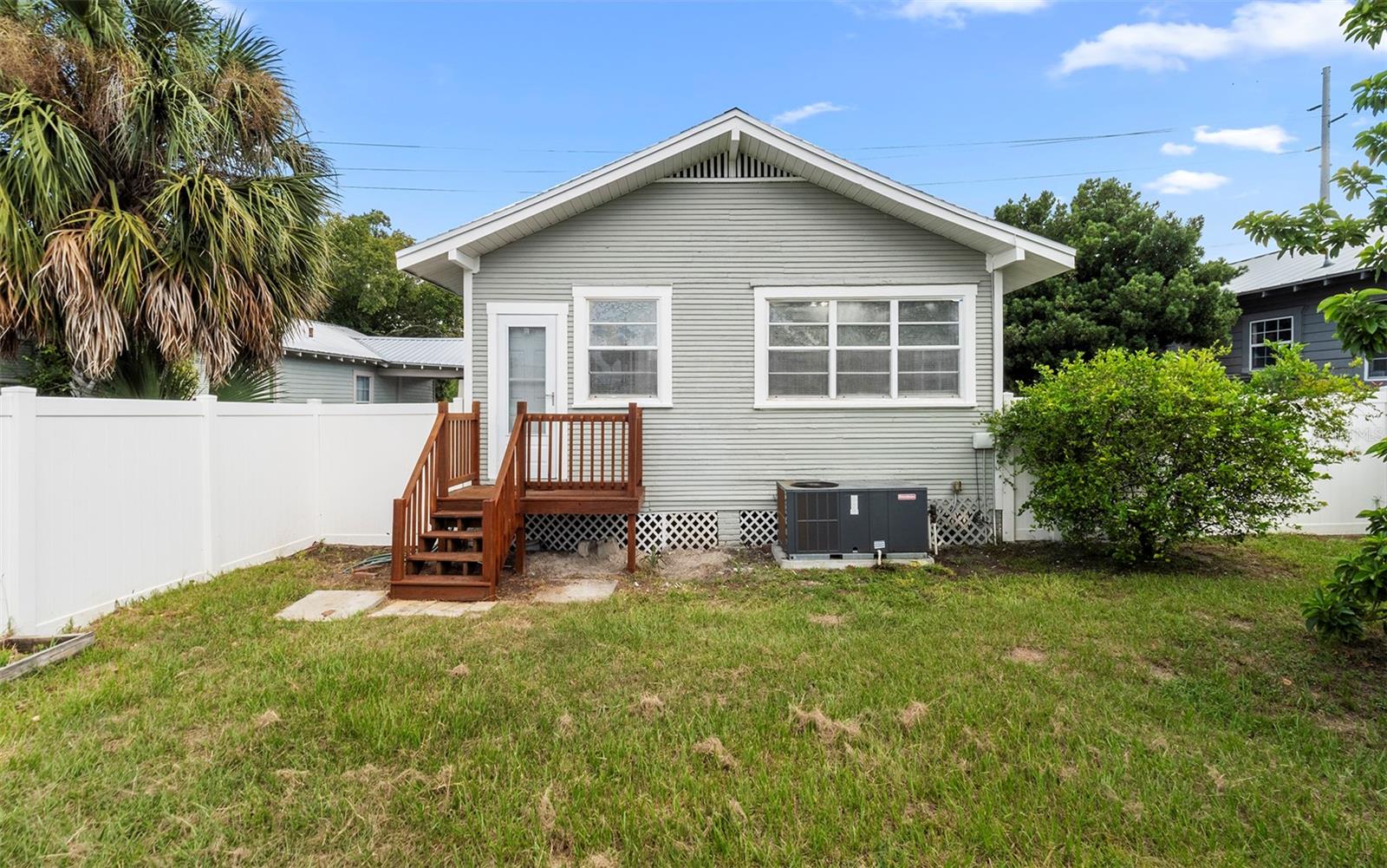 703 E Flora Street