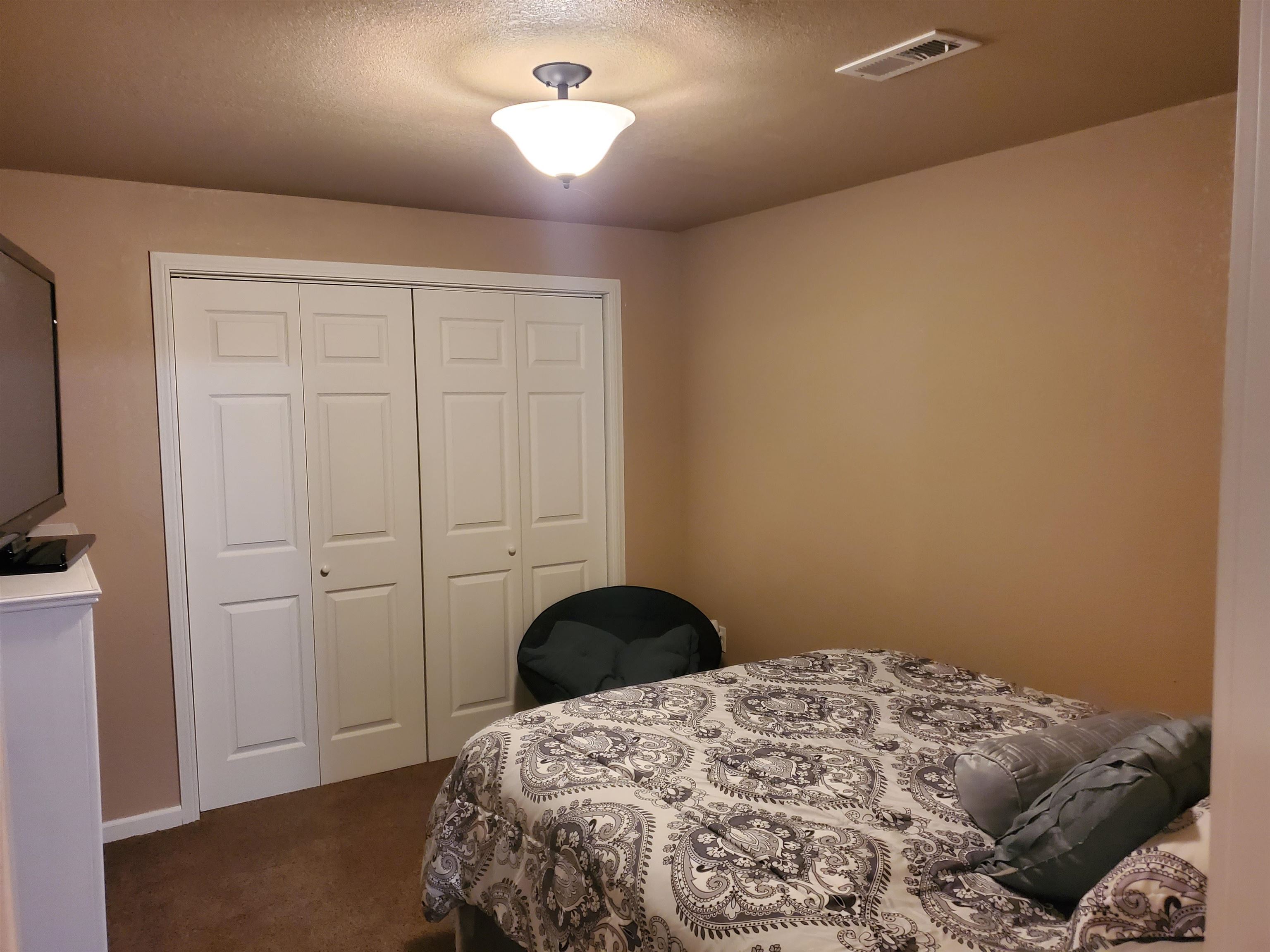 1435 E Berlin