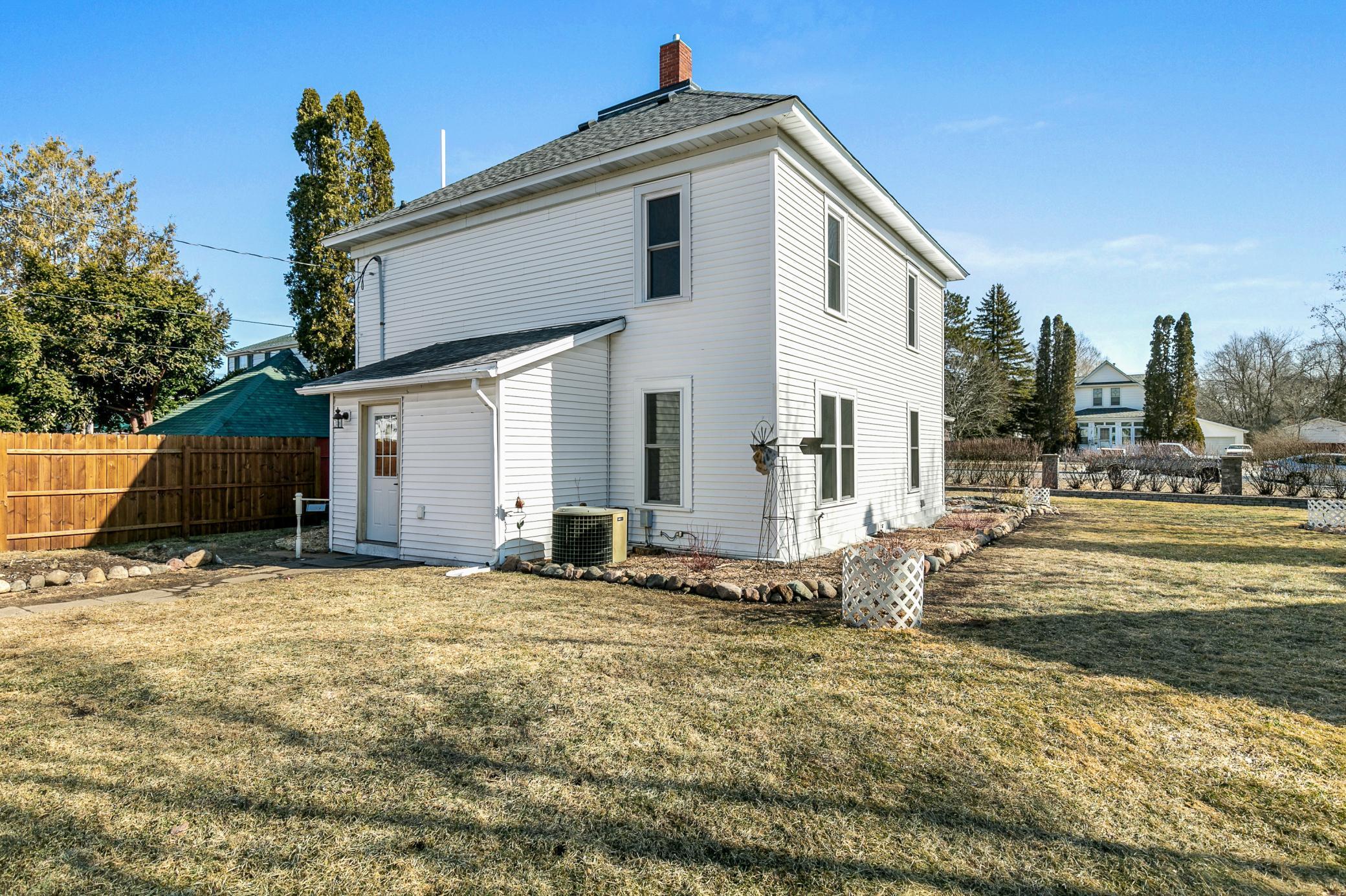 404 3rd Street SE