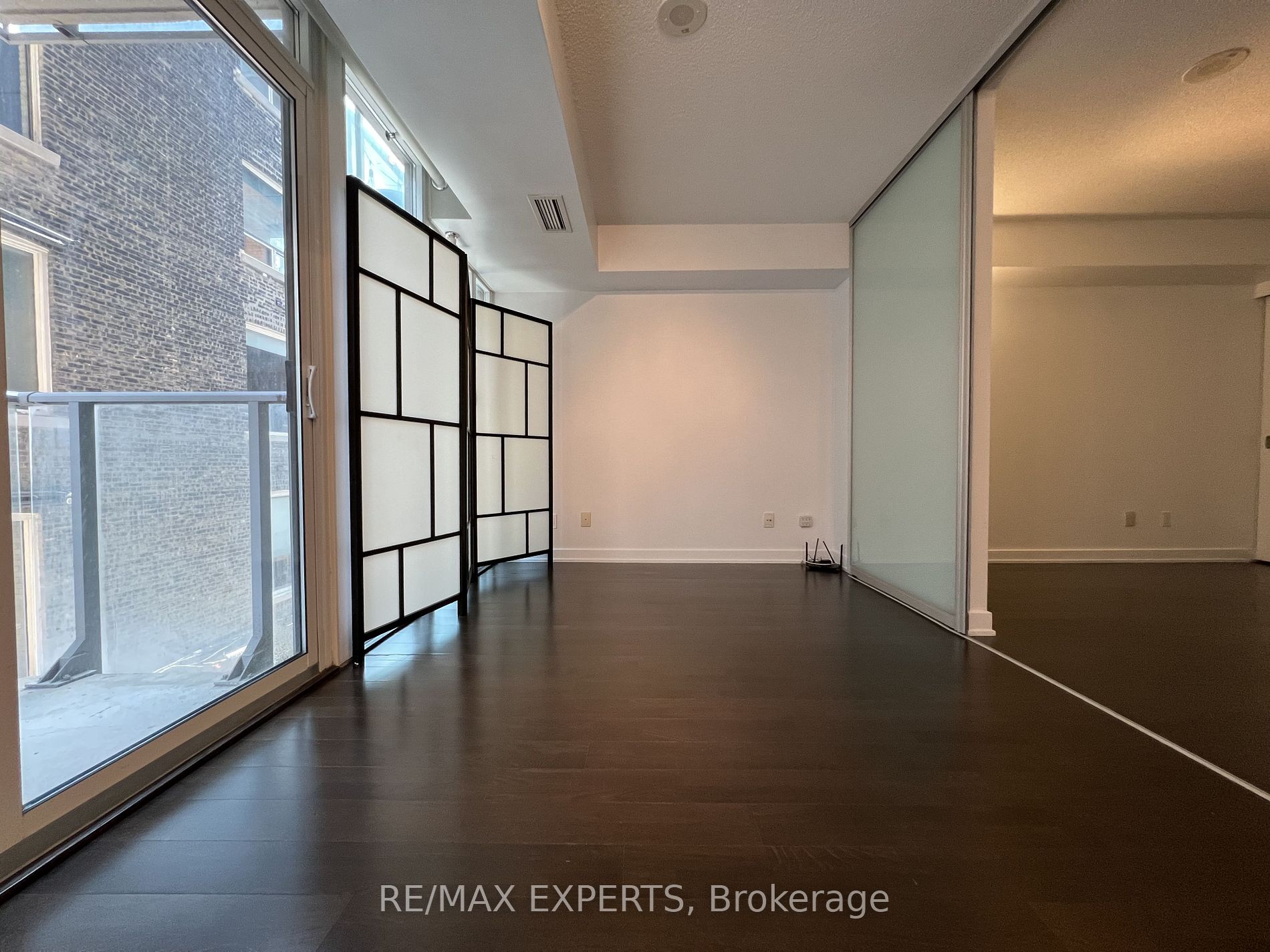 126 Simcoe St 302