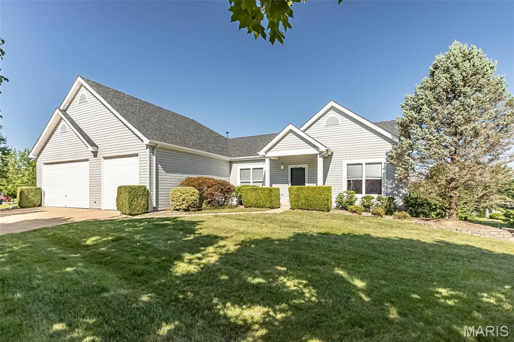 865 Bellerive Manor Drive