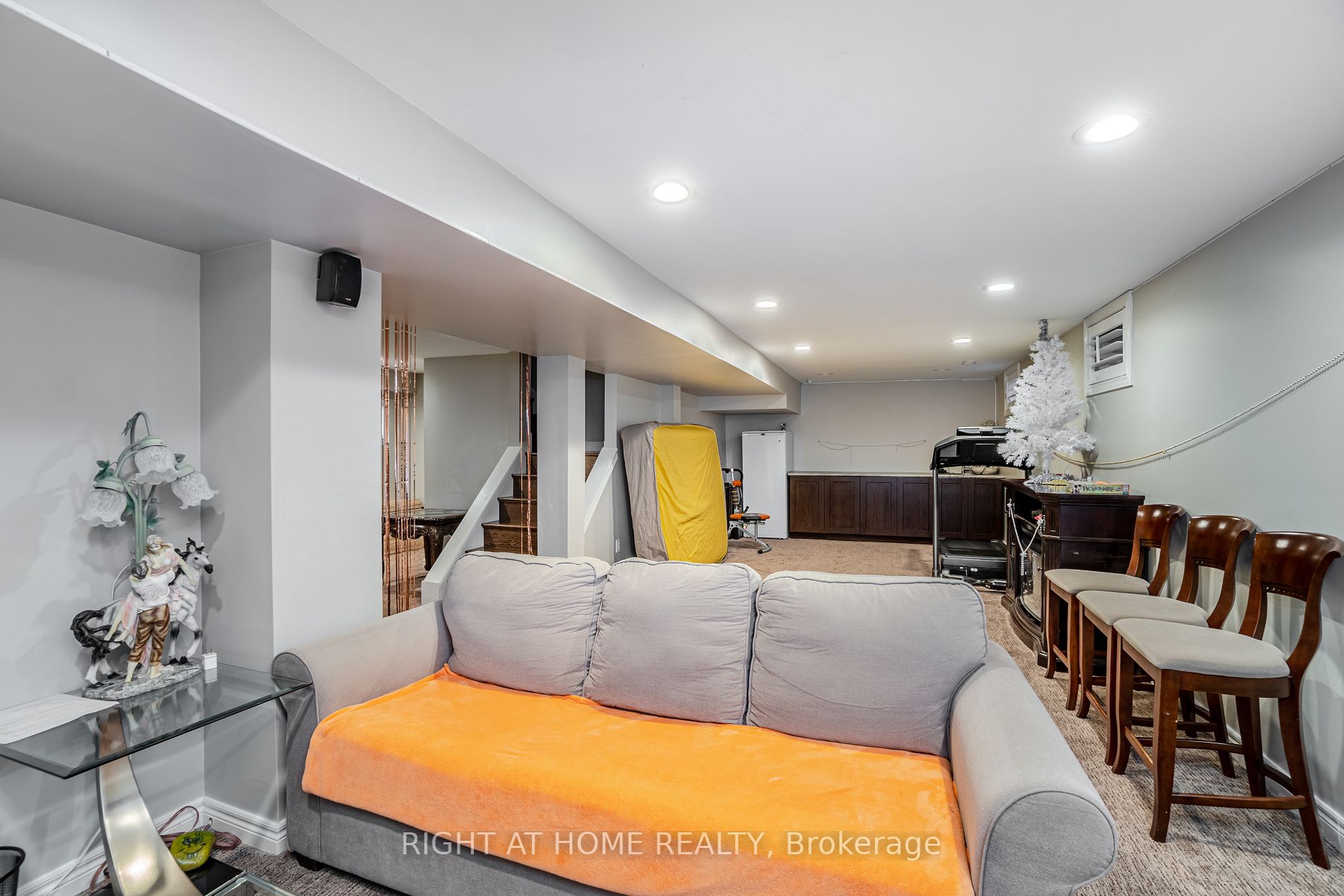 888 Kowal Dr