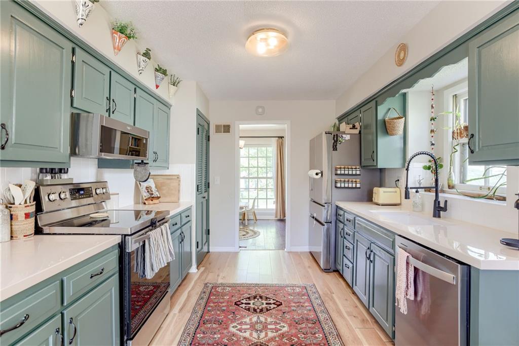 6623 Cottonwood Drive