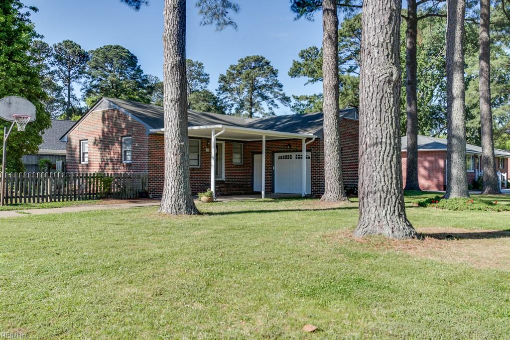 LIMITED OPPORTUNITY to live in a beautiful ranch with hardwood floors, corner lot in Park Manor. Enjoy warm summer breezes in the quant patio outback or strolling through this lovely neighborhood! Hurry! New Paint! Neutral Colors though out. Nearby Elizabeth Manor Country Club, and City Park! This one won't last! IMPORTANT INFORMATION. PLEASE READ*** INFORMATION***PLEASE READ***Autopay through tenant portal required on all leases. Non smoking premise.. Move in 7/1/2026 (+/-). Applicant criteria: Credit score- Over 625 Verifiable income of 3 times the monthly , must have good rental/mortgage references (no late payments or balances owed) Apply at leehalyard.com.