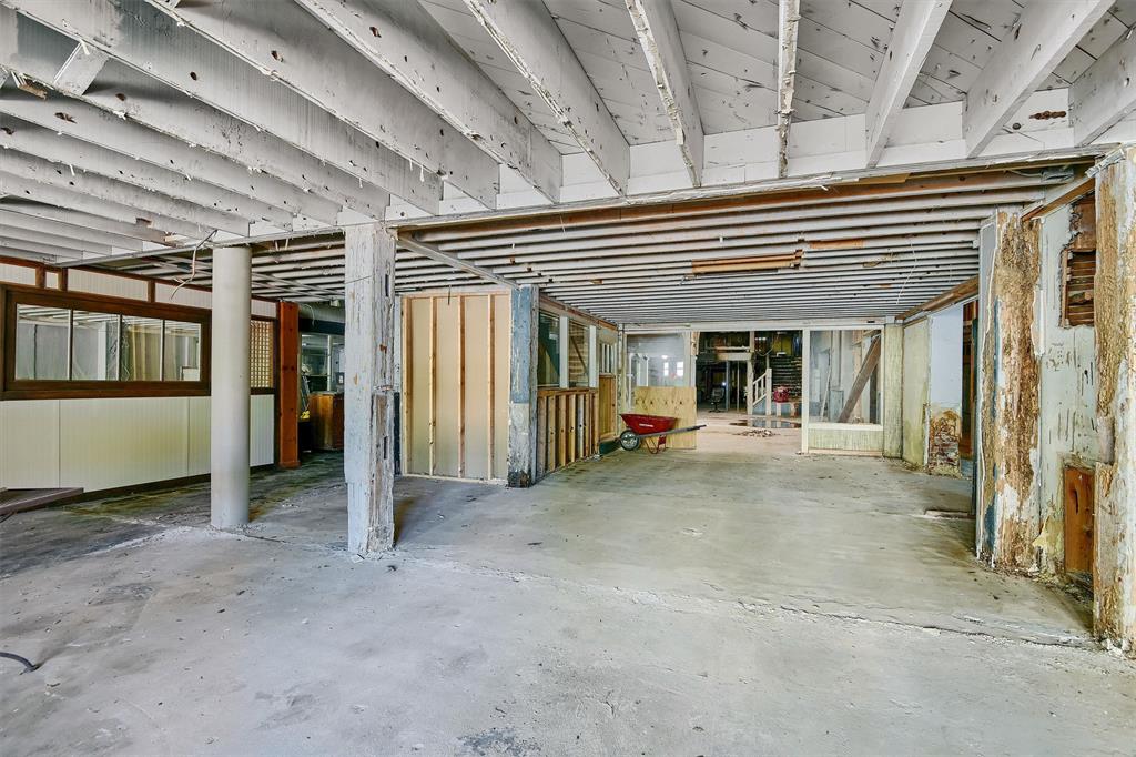 115 S Travis Street