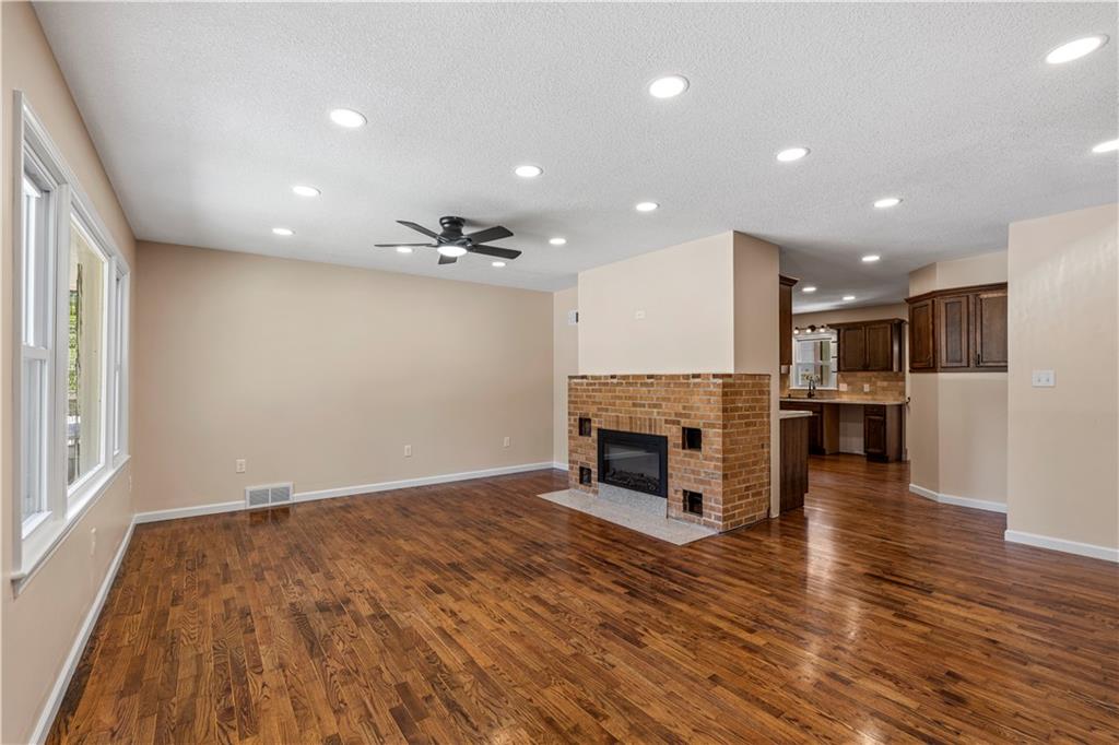 115 W Walnut Street