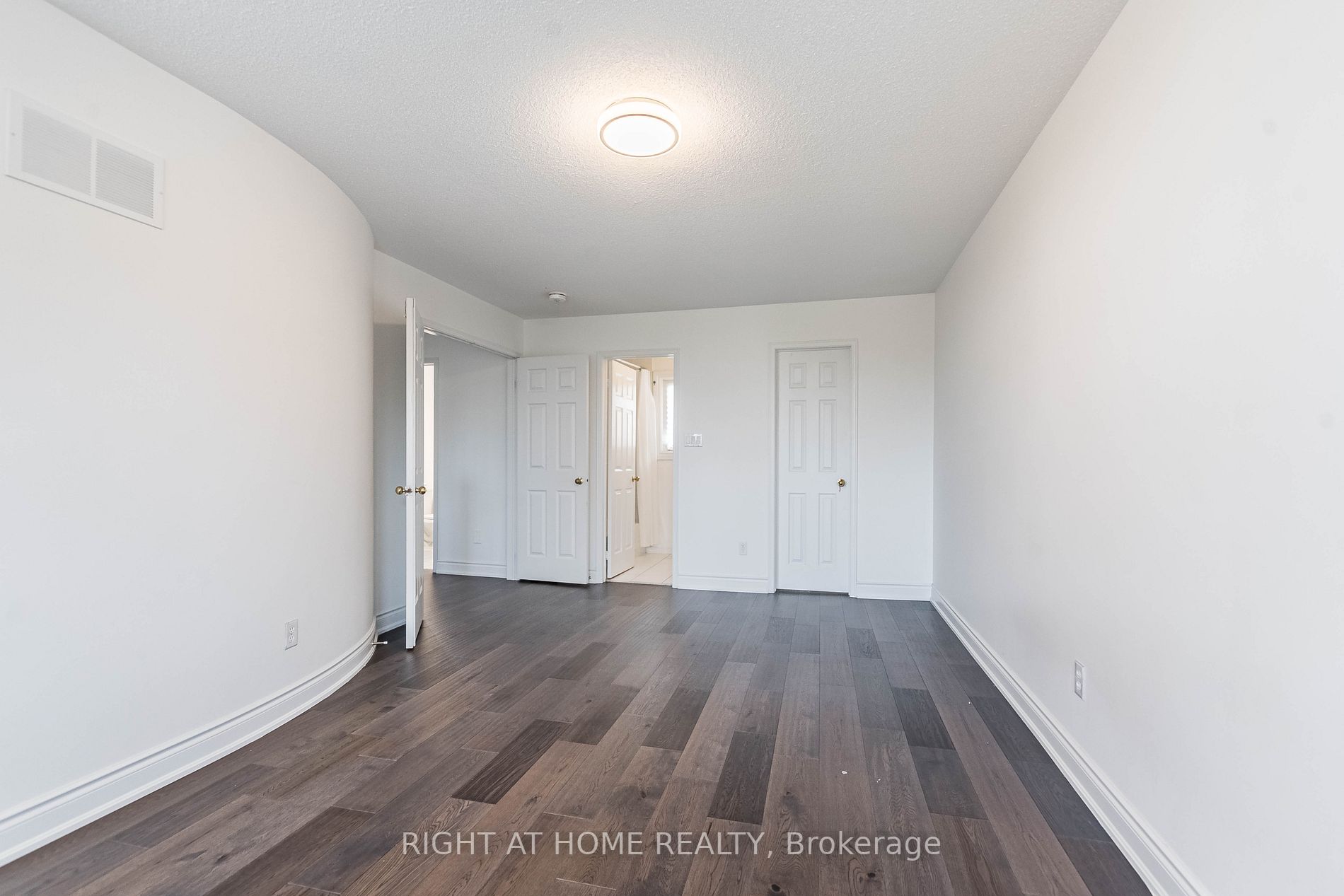 5579 Whitehorn Ave Upper