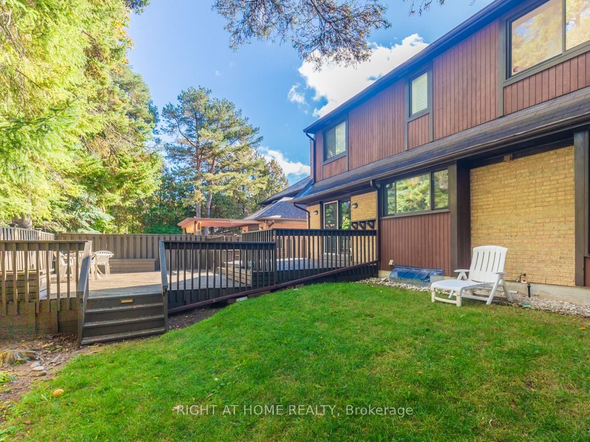 16 Fernside Crt