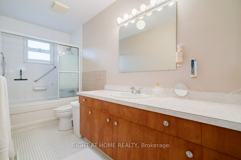 7 Sandbourne Cres