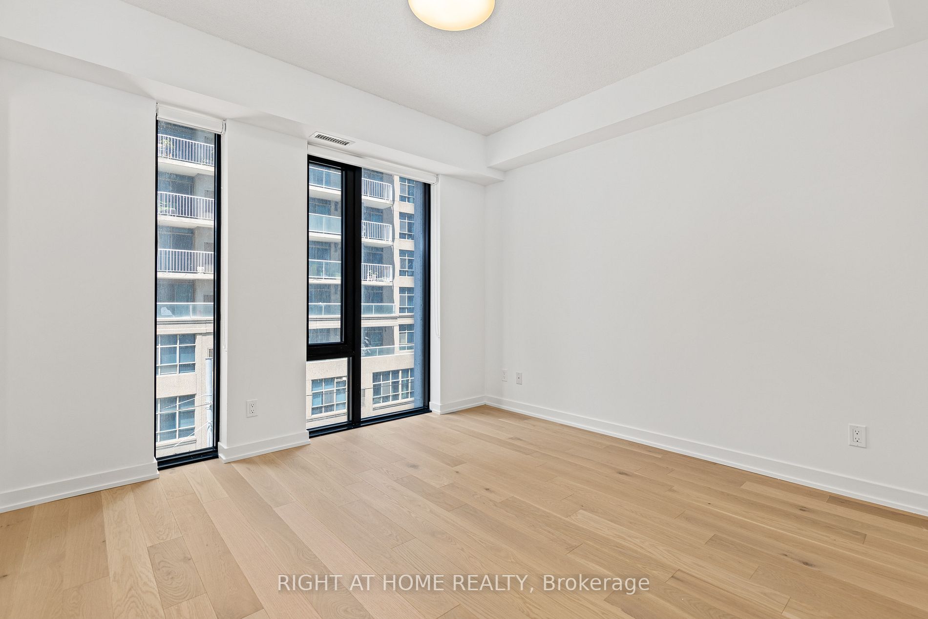 25 E Richmond St 315