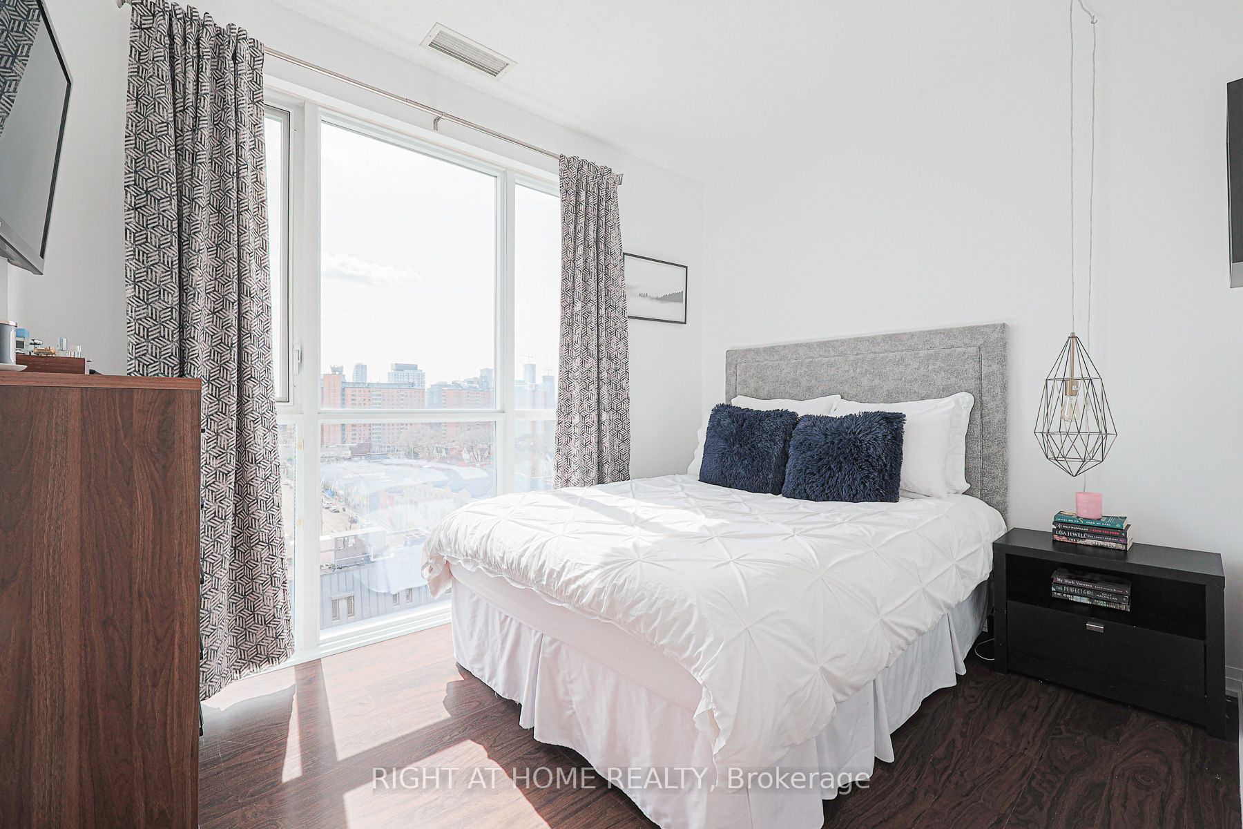 1 Cole St 907