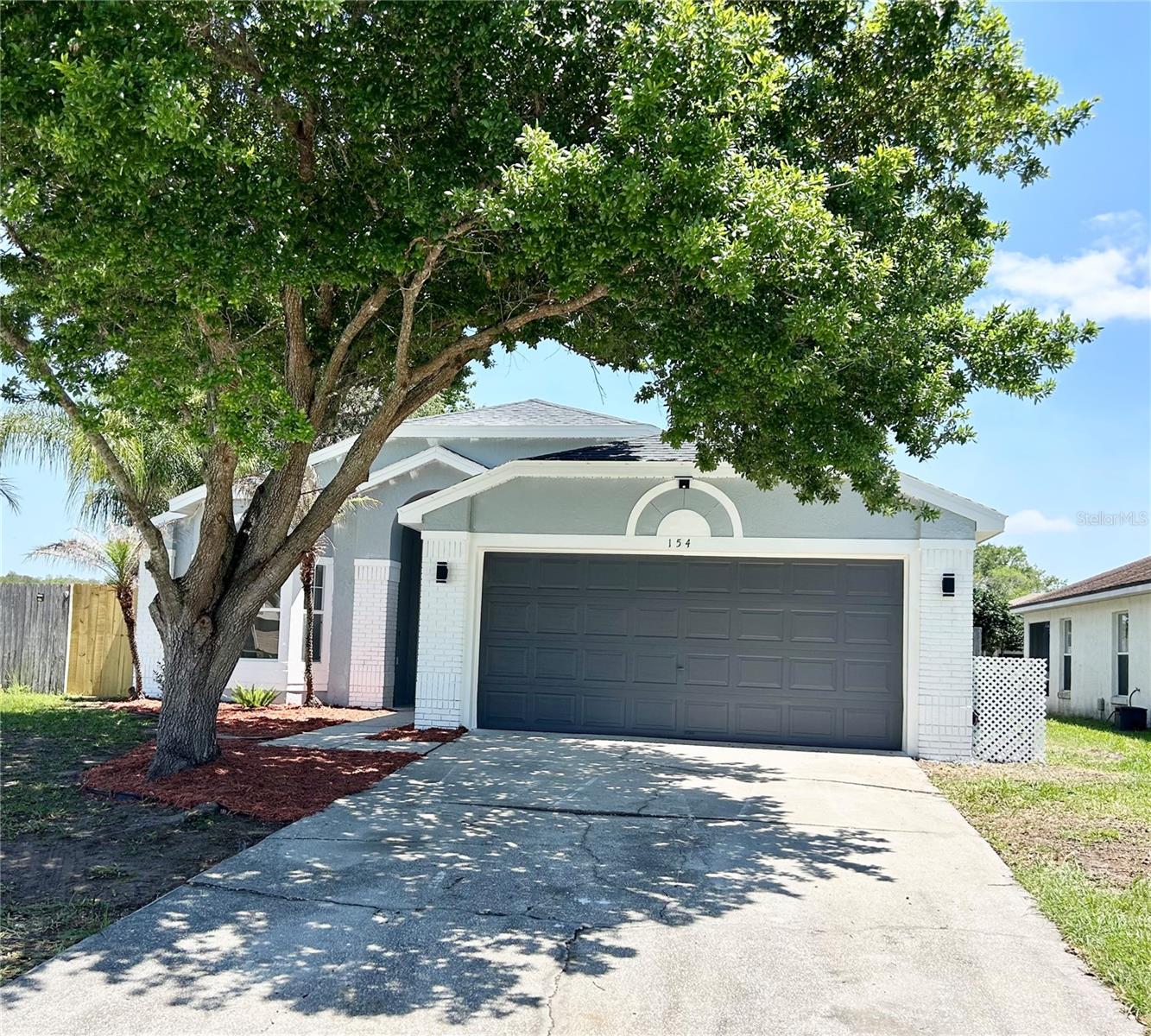 154 Woodbury Pines Circle