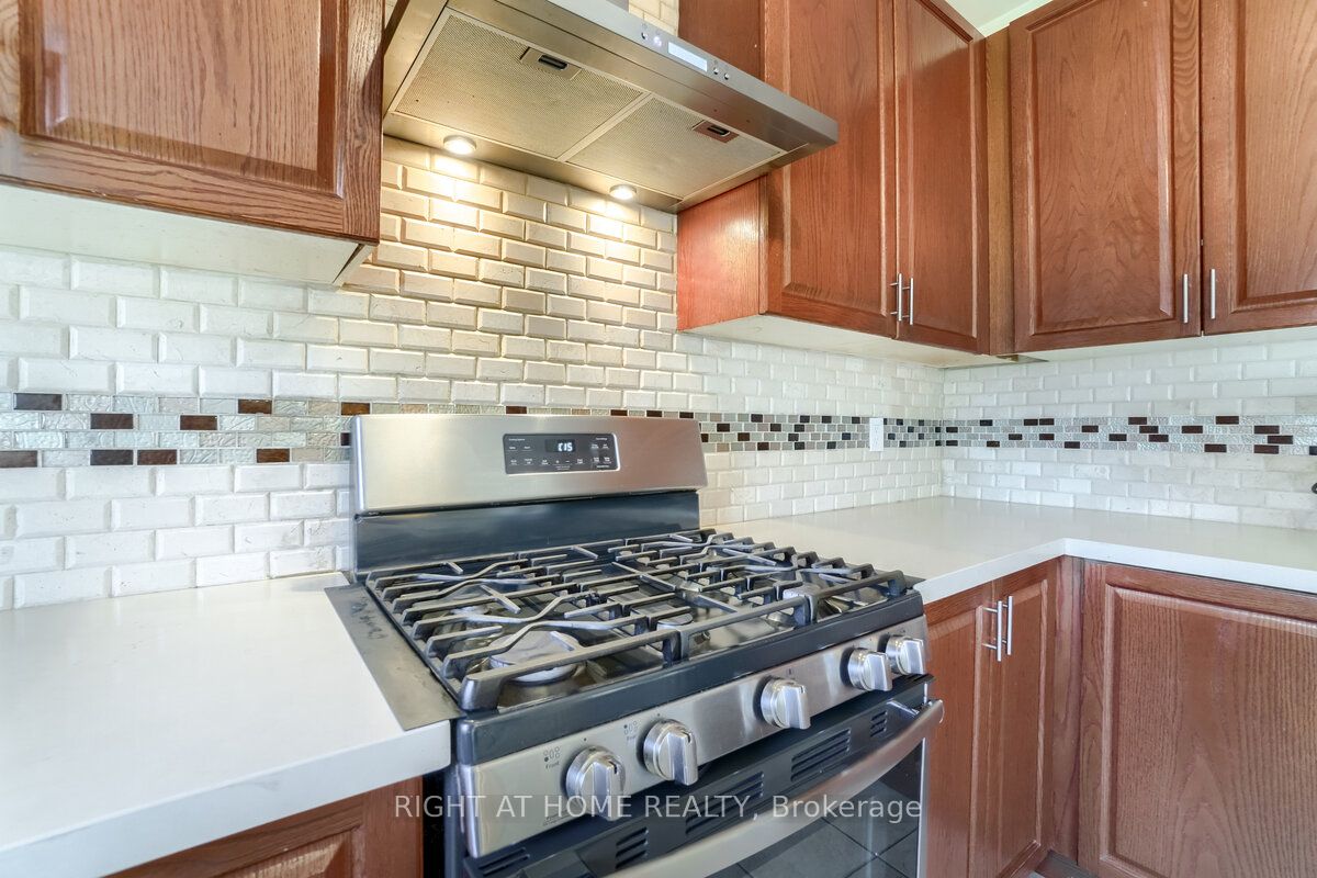 3020 Hawktail Cres L5M 6W3