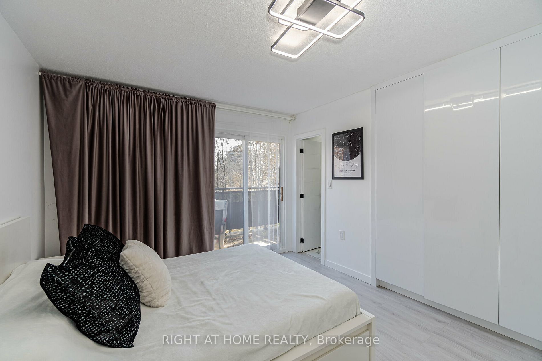 2120 E Rathburn Rd 72