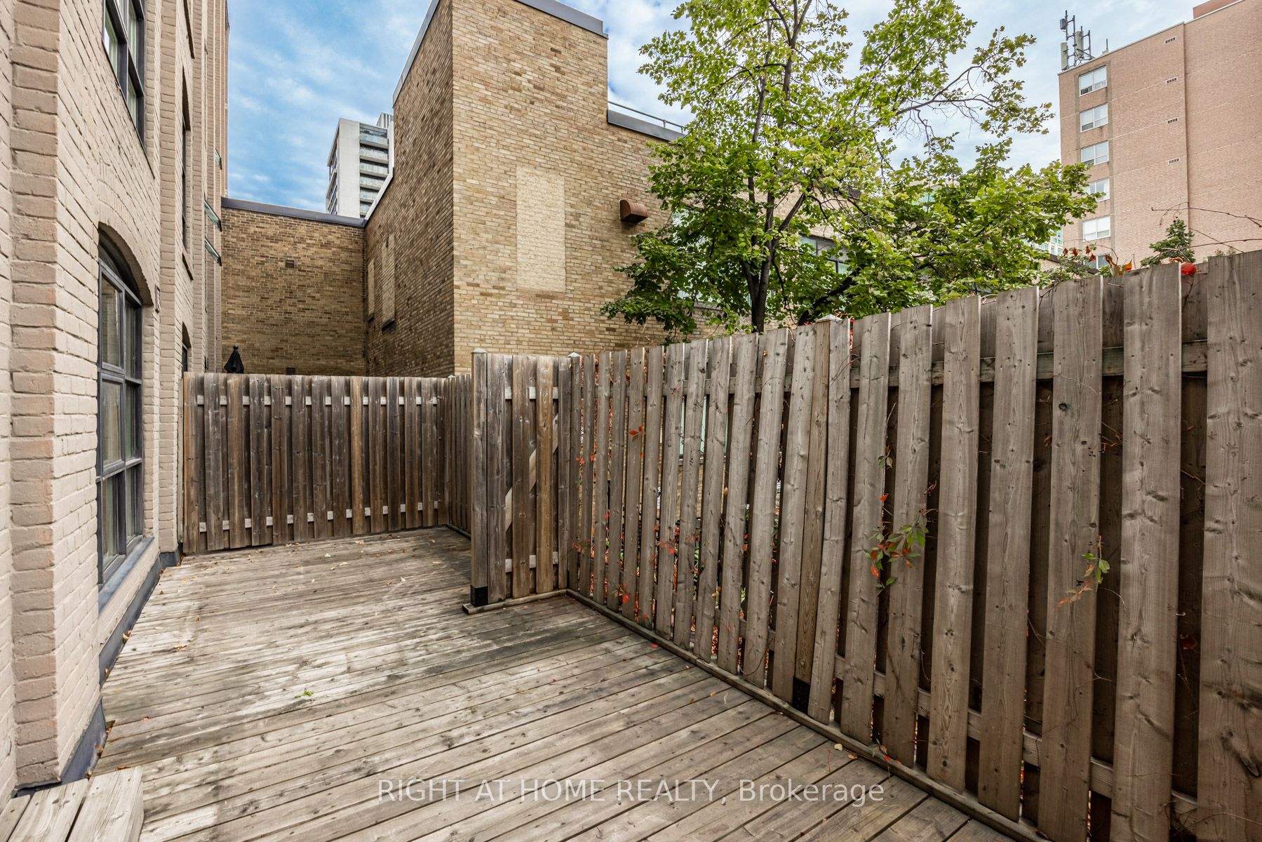 90 Sherbourne St 205