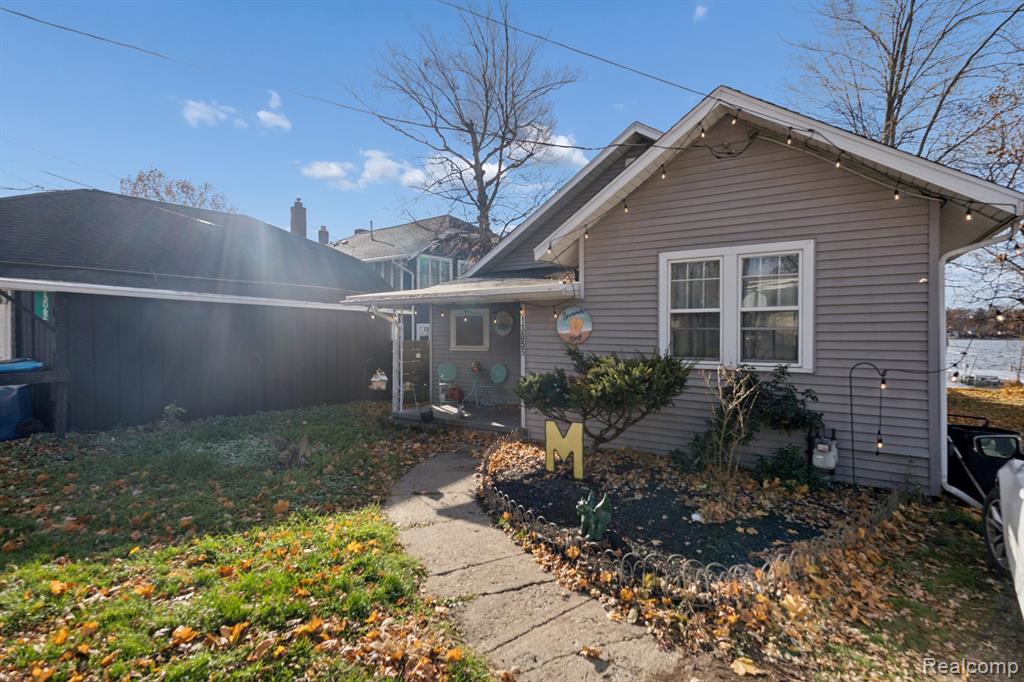 Discover the potential of this 3-bedroom, 1-bath Lake Fenton home with 60 feet of lake frontage on all sports Lake Fenton. Nestled on a peaceful shoreline, this property offers breathtaking sunset views and endless opportunities for lakeside living. The home needs some work, making it a great opportunity to renovate or rebuild your dream retreat. Enjoy morning coffee on the shore, spend the day on the water, and relax as the sun sets over the lake. Whether you're looking for a weekend getaway or a year-round home, this property has the location, views, and potential to make it truly special!