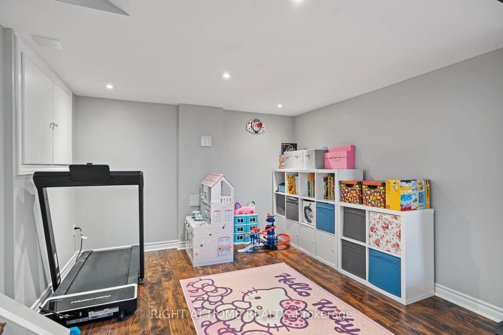 2420 Baintree Cres