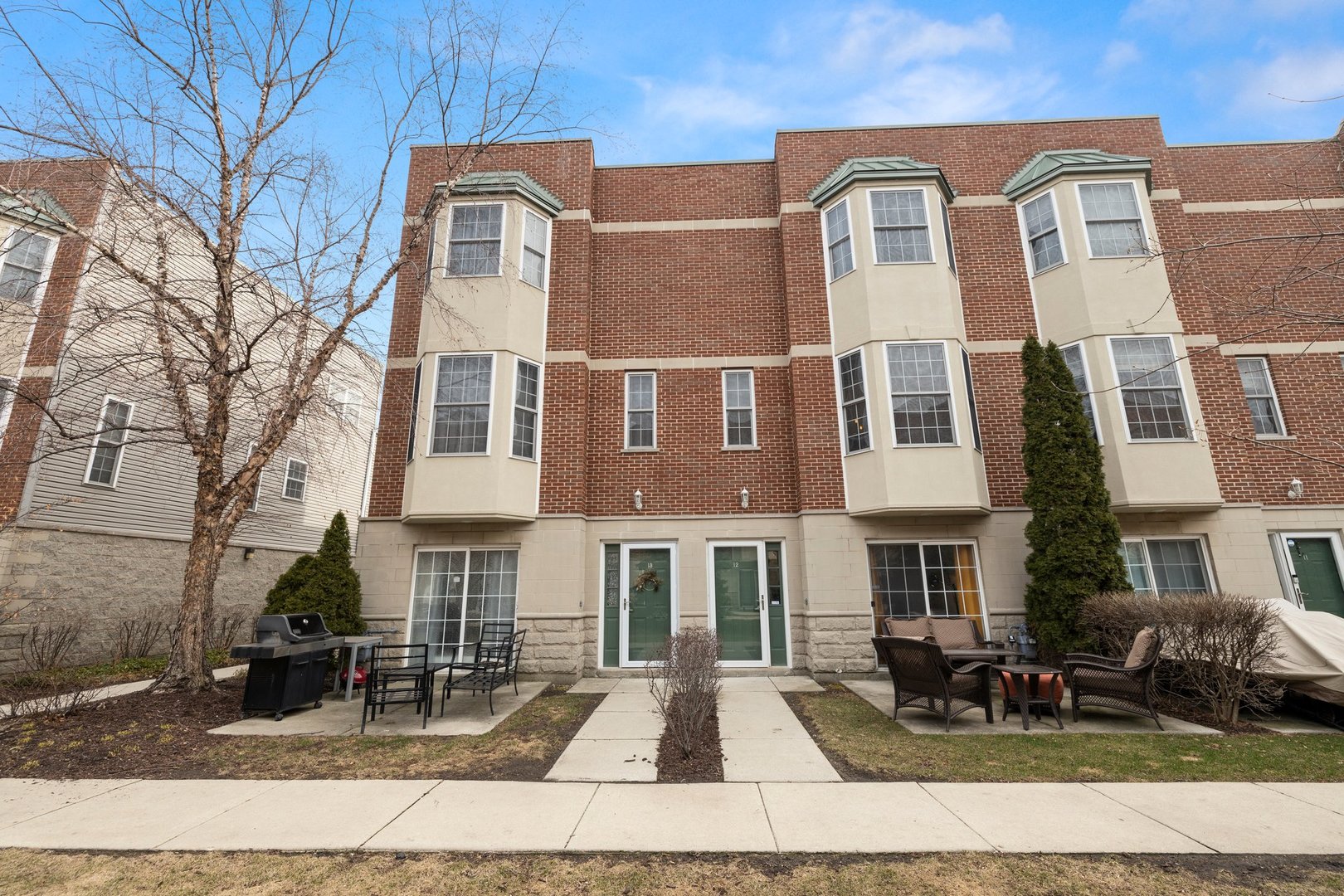 SUPER TRANQUIL GATED COURTYARD ADAMS PLACE TOWNHOUSE 2BED & 2.1 BATH UNIT W/ATTACHED 2 CAR GARAGE & OUTDOOR PATIO AREA. HOT UIC/MEDICAL DISTRICT & WEST LOOP.  RARE FIND, THIS UNIT IS LOCATED INSIDE GATED LANDSCAPED COURTYARD. GREAT FLOOR PLAN FEATURING 3 LEVELS OF LIVING SPACE.  MAIN FLOOR HAS KITCHEN, LIVING ROOM , DINING & HALF BATHROOM, AND LAUNDRY CLOSET ON THIS FLOOR.  KITCHEN HAS GRANITE COUNTERTOPS, MAPLE CABINETS & 2017 MAYTAG STAINLESS STEEL APPLIANCES, W/ STACKABLE LAUNDRY CLOSET.  GREAT ENTERTAINING AREA WITH LIVING ROOM/DINING ROOM COMBO WITH HARDWOOD FLOORING, GREAT NATURAL LIGHT THRU-OUT. TOP FLOOR INCLUDES 2 BEDROOMS,  ALL HARDWOOD FLOORS, W 2 FULL BATHROOMS. MASTER SUITE FEATURES PRIVATE BATHROOM WITH SOAKING TUB, HUGE WALK-IN CLOSET, LARGE SECOND BEDROOM W/ FULL WALL OF CLOSET SPACE. 2ND FULL BATHROOM W/SHOWER. GREAT BONUS FAMILY ROOM AREA OR OFFICE ON LOWER LEVEL WITH INVITING WALK-OUT PATIO RIGHT OUT YOUR FRONT DOOR.  TWO CAR GARAGE INCLUDED IN PRICE WITH EV CHARGING STATION.  UPDATES:  HARDWOOD FLOORS ADDED TO TOP FLOOR AND STAIRS, 2017 STAINLESS STEEL APPLIANCES, LARGE SLIDING CLOSETS ADDED ON GROUND FLOOR AND CAR EV CHARGING STATION.    HOA IS 330 MONTHLY:  INCLUDES WATER, LANDSCAPING, SNOW AND GARBAGE REMOVAL, OUTDOOR SECURITY CAMERAS & BUTTERFLY INTERCOM SYSTEM.   BROKER OWNED