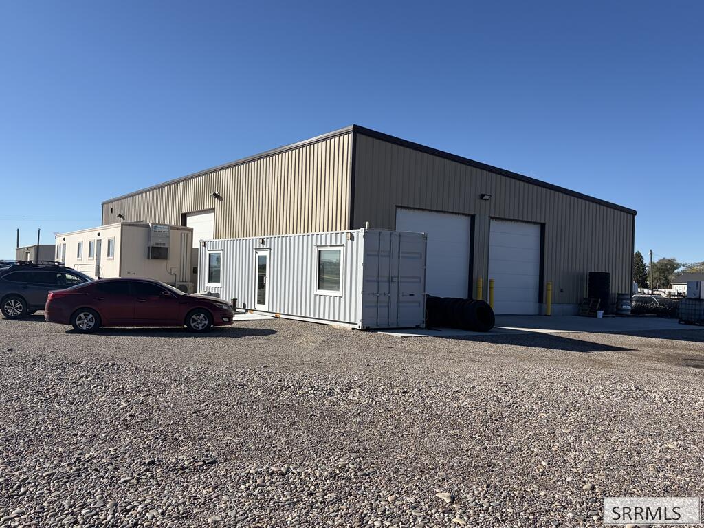 3215 E County Line Road