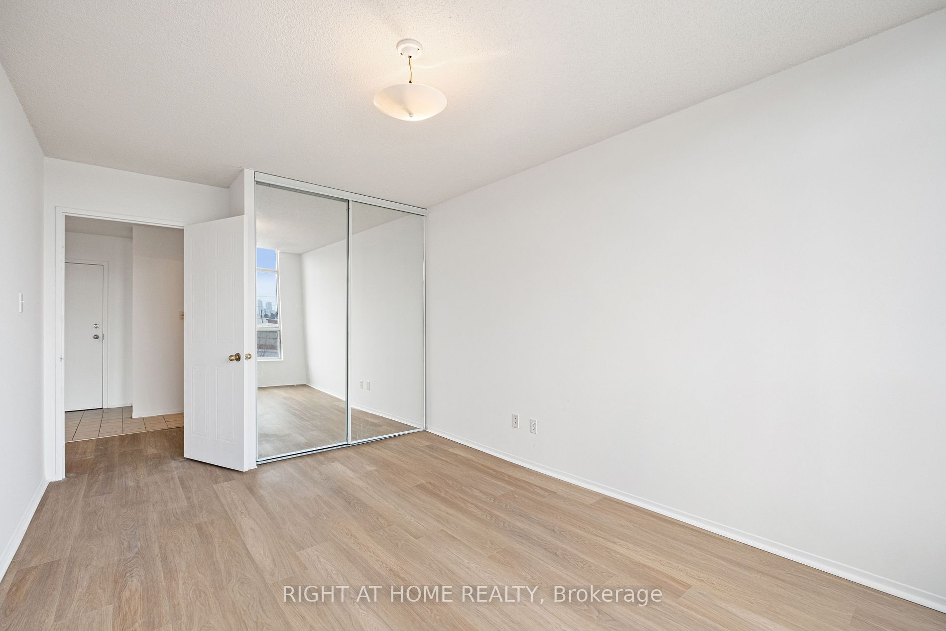 1470 Midland Ave 203