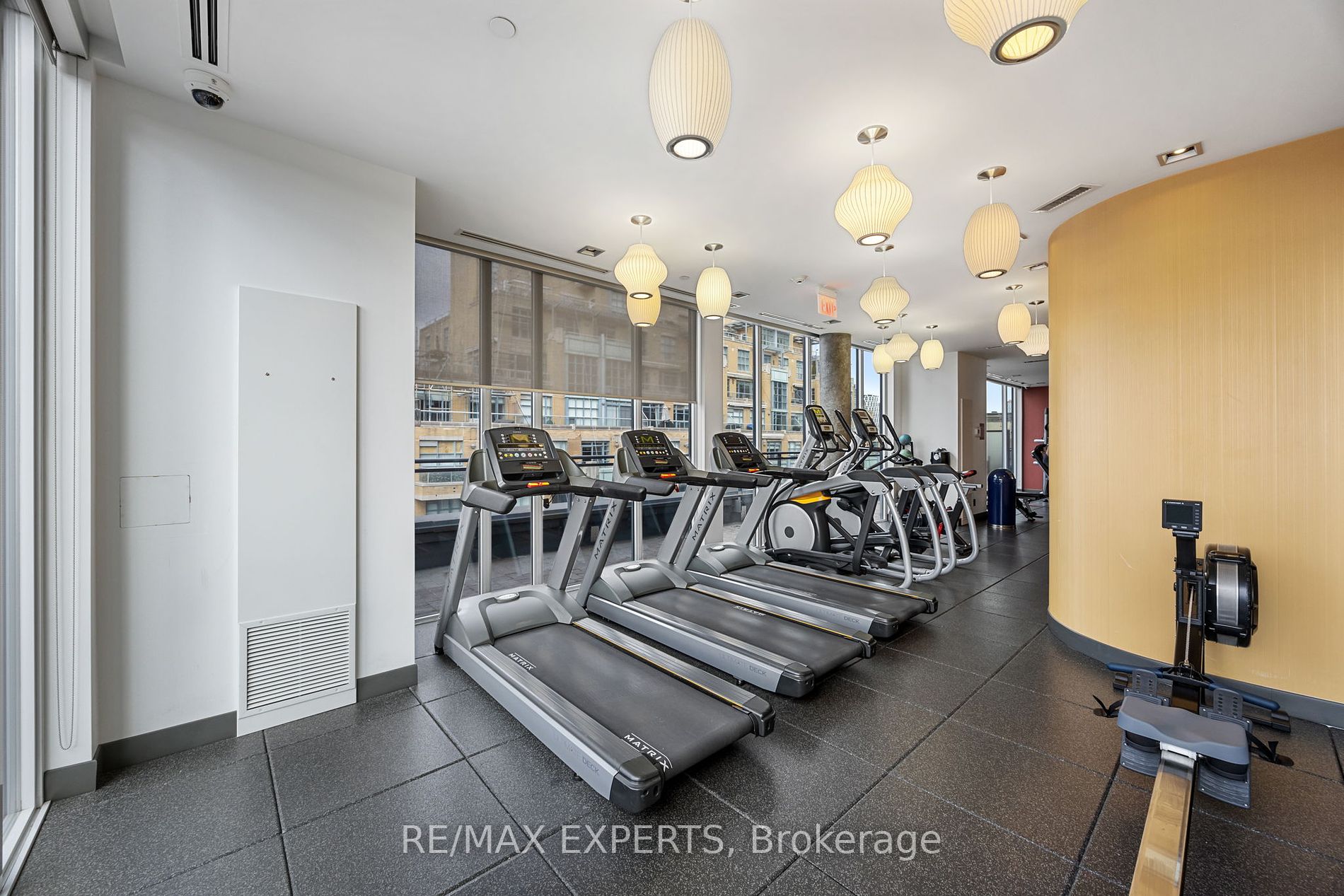 435 W Richmond St 802