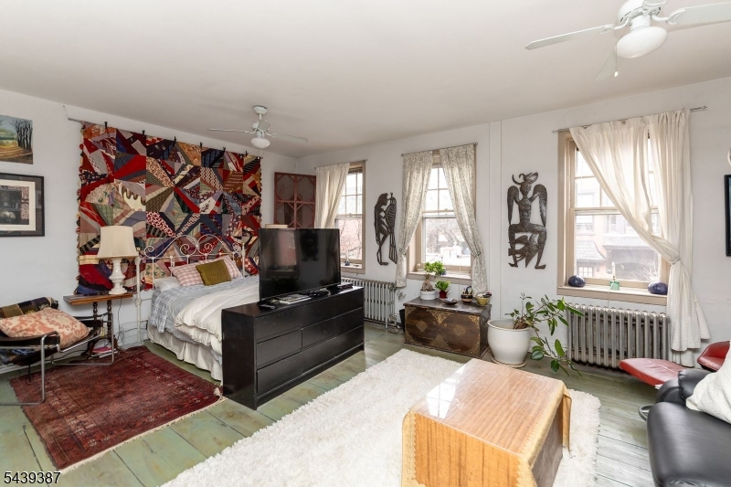 21 N 2nd St
