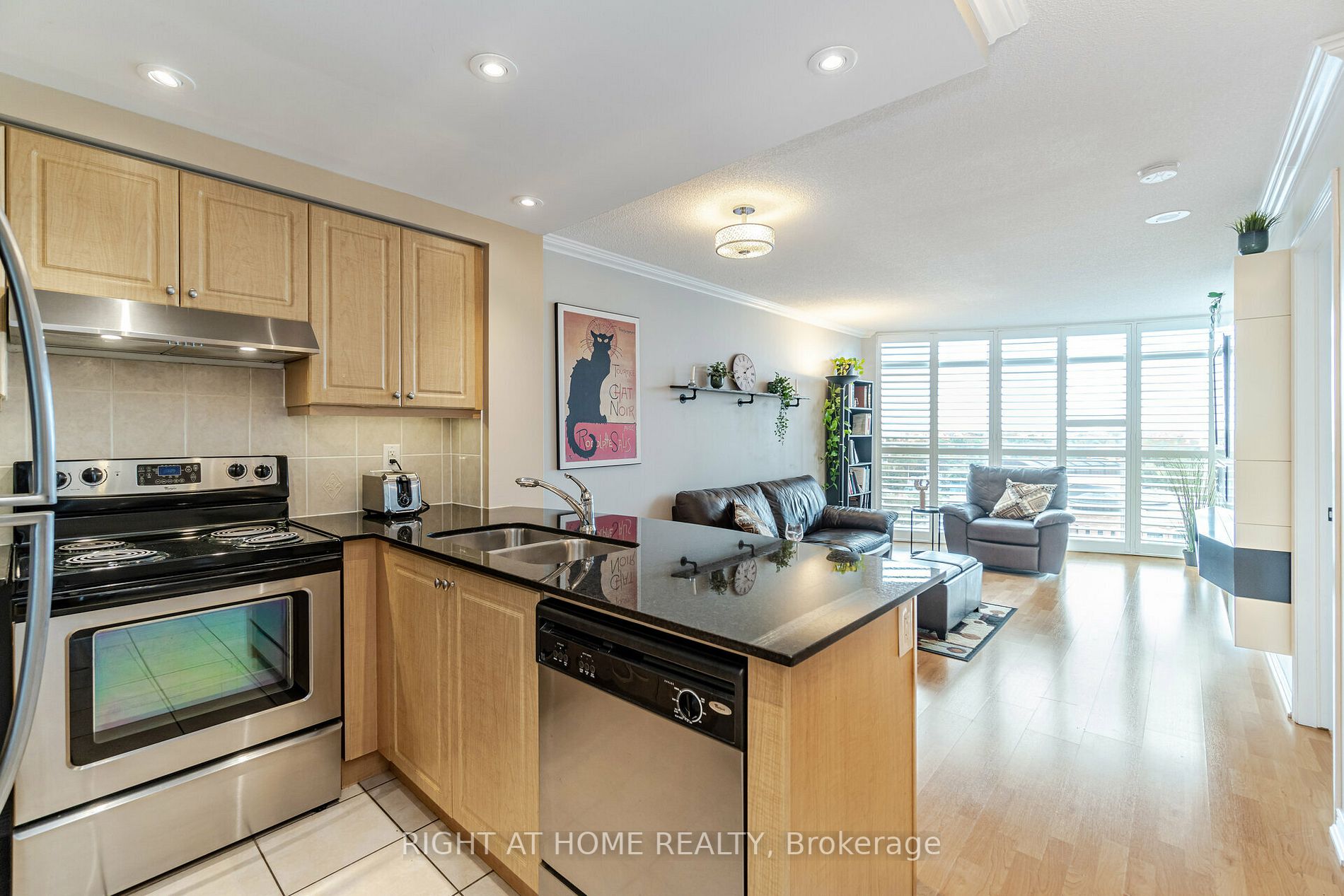 9 N George St 1303