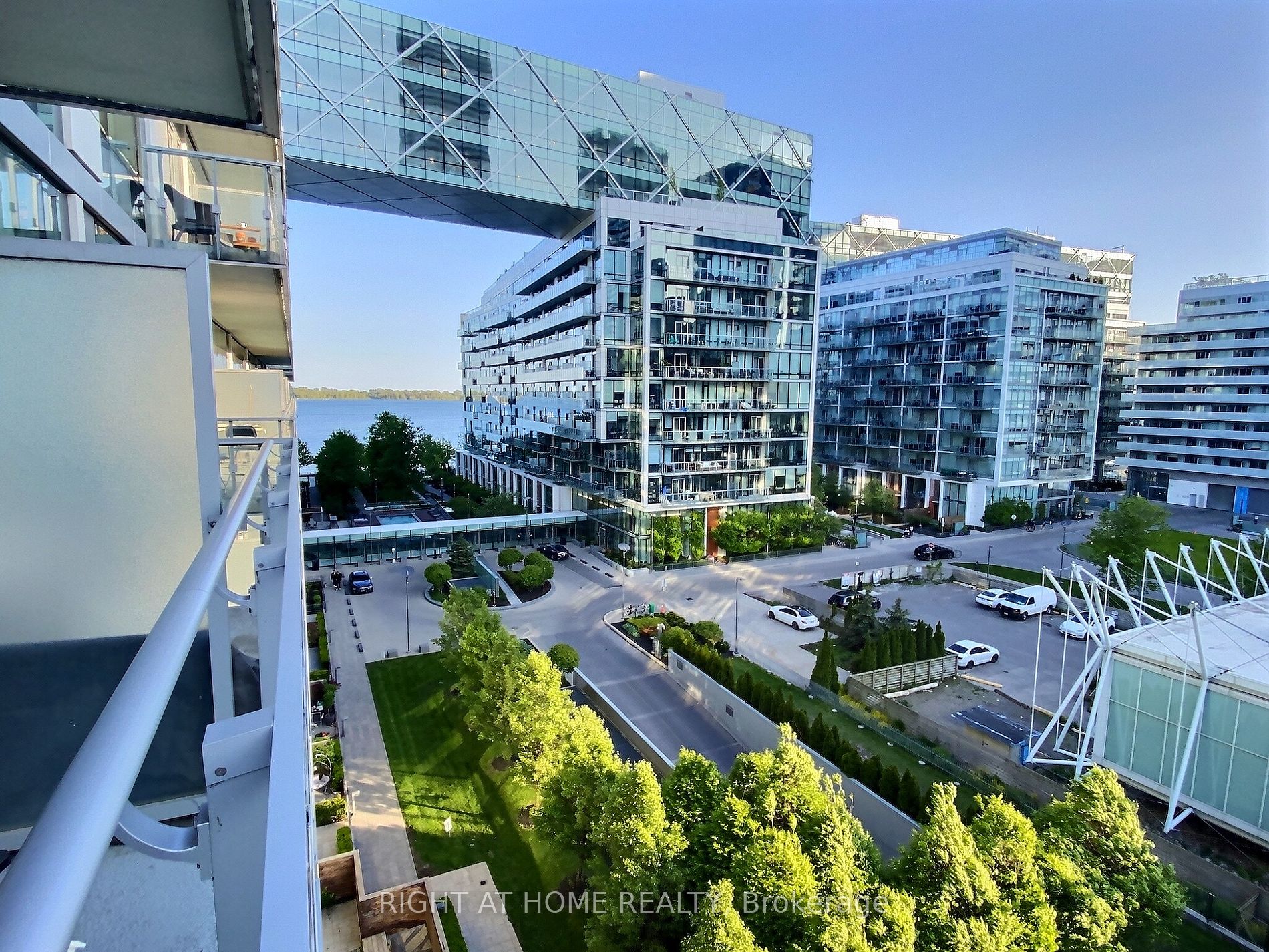 39 E Queens Quay 641