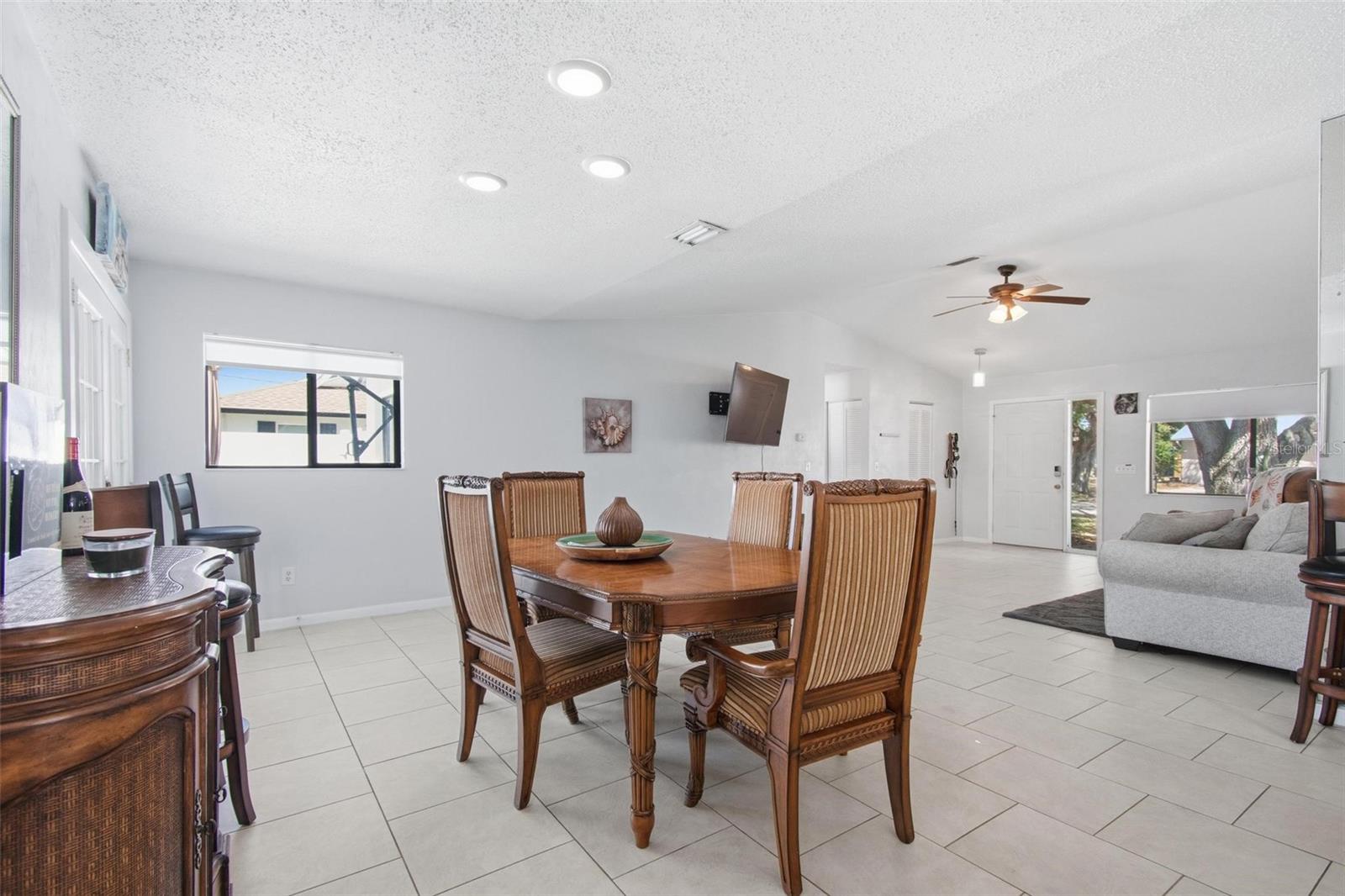 4 Coral Reef Court S