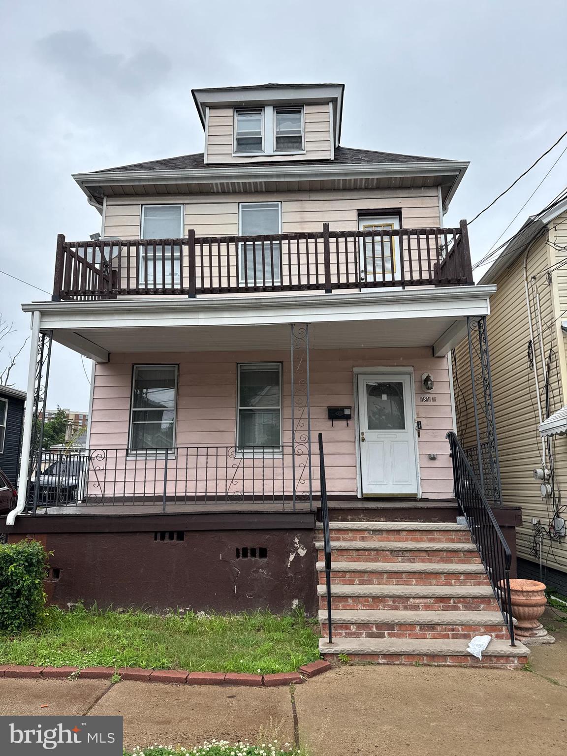 181 Redmond St  