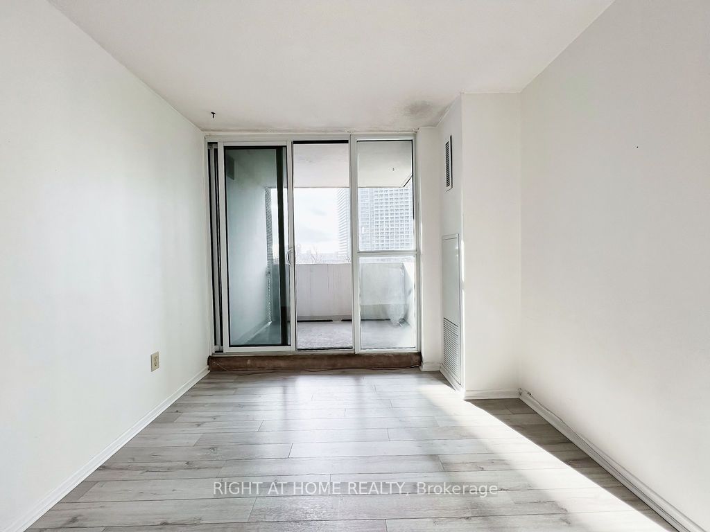 5 E Old Sheppard Ave 809