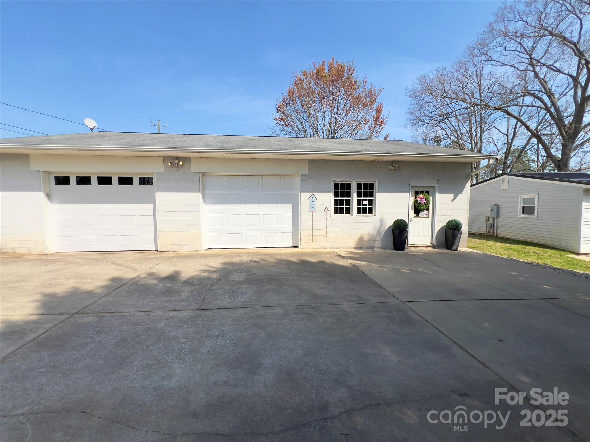 2594 Baker Circle