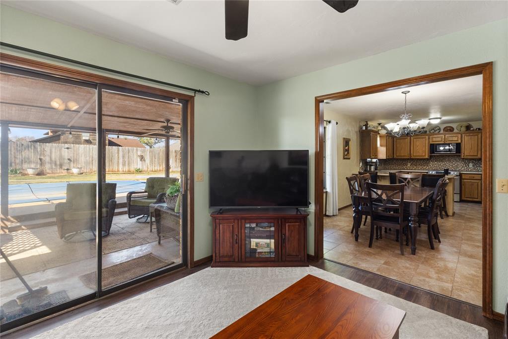 1421 E Quail