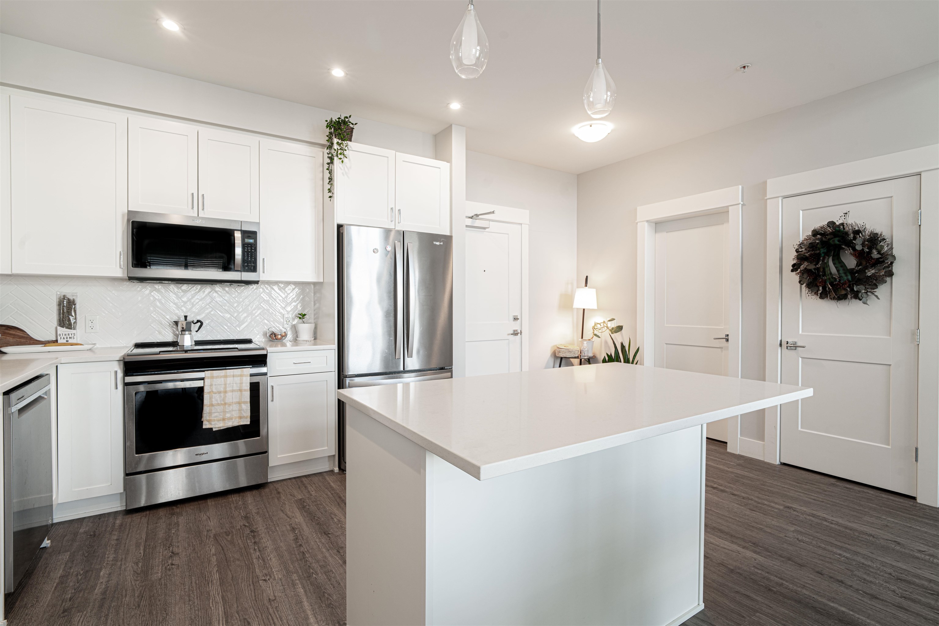 2180 Kelly Avenue 4615