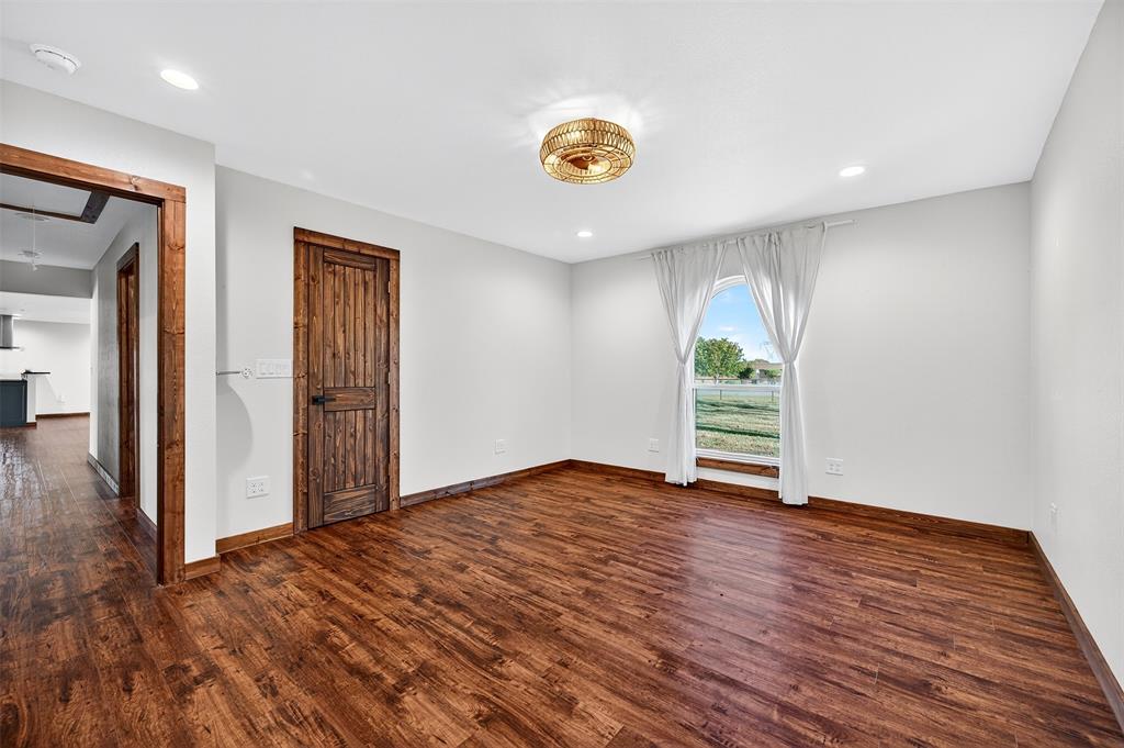 616 E Bells Boulevard