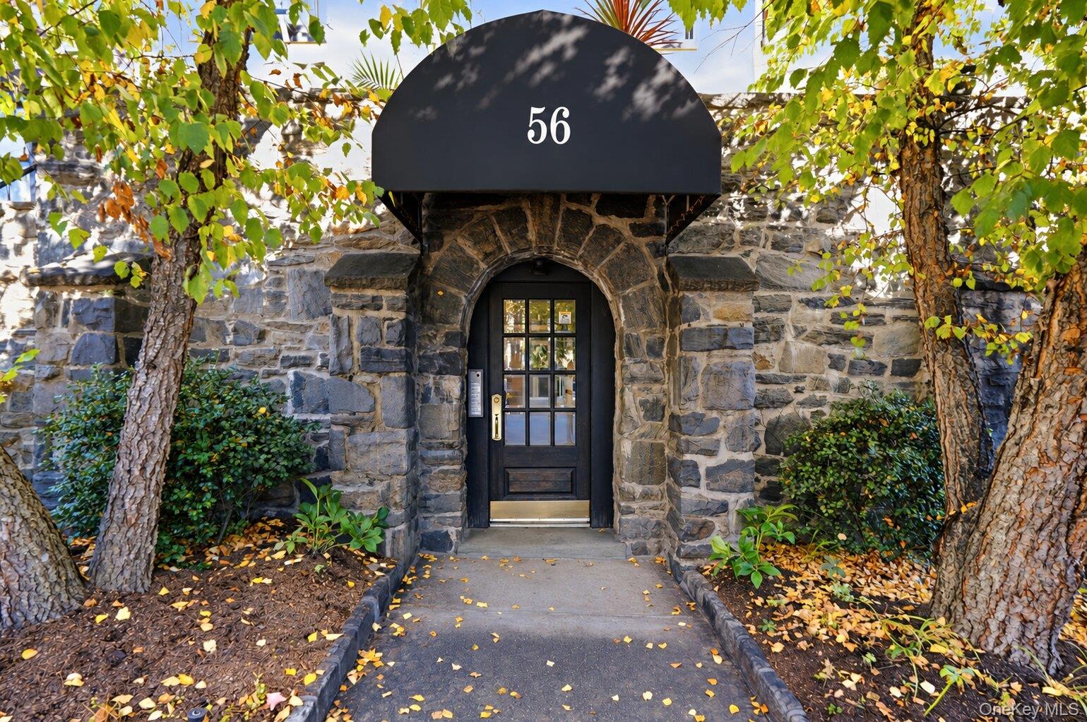 56 Pondfield Road W 2A