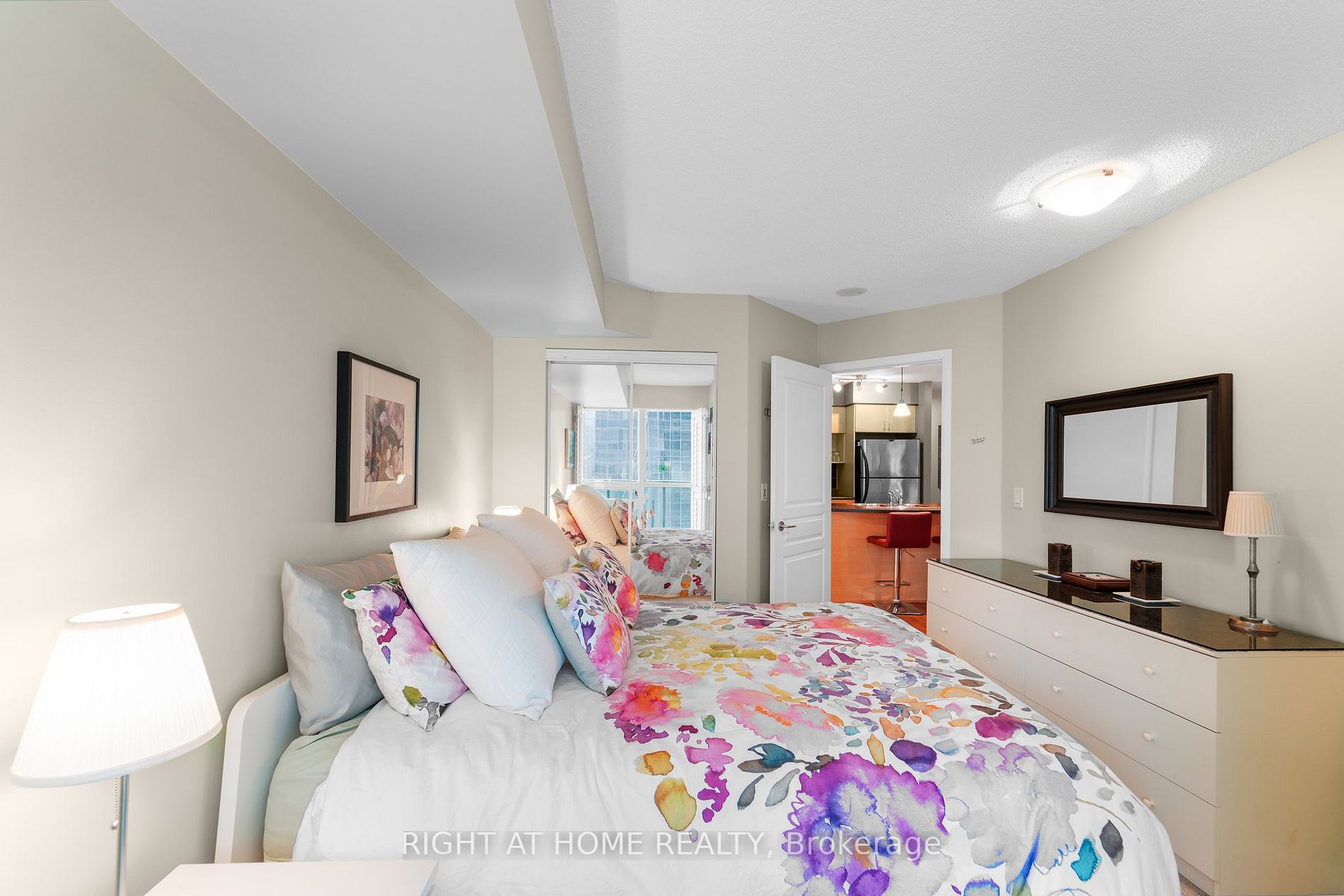 18 Yonge St 2315