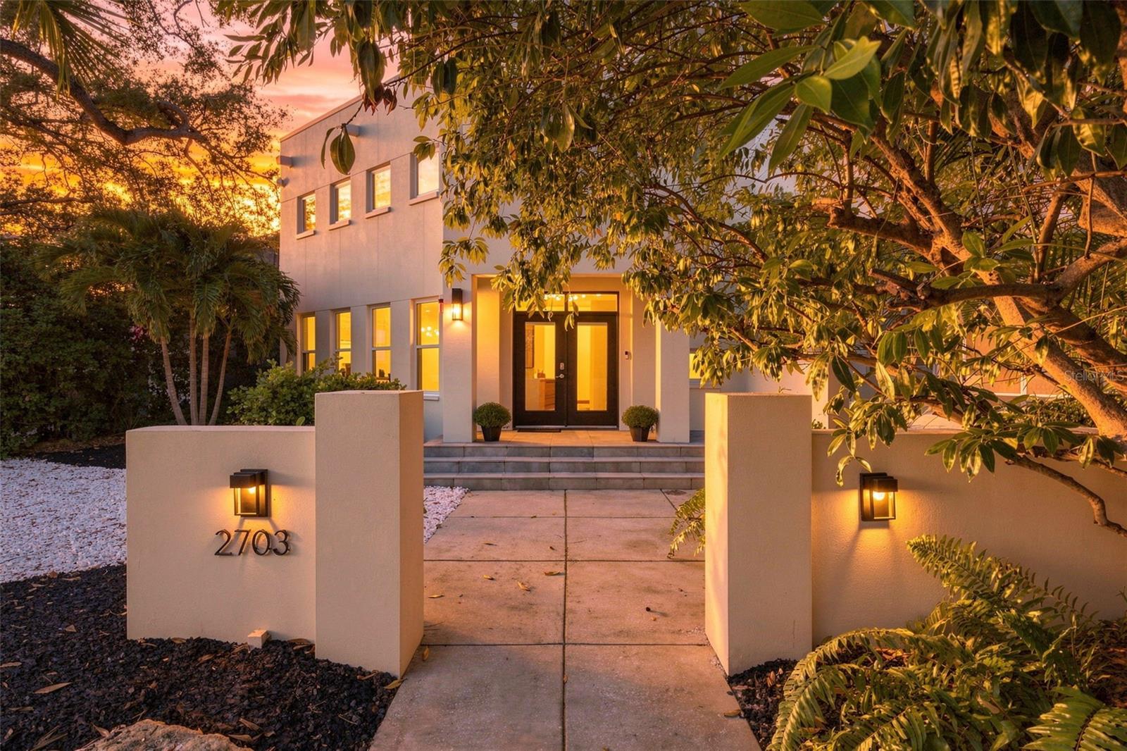 2703 W Price Avenue
