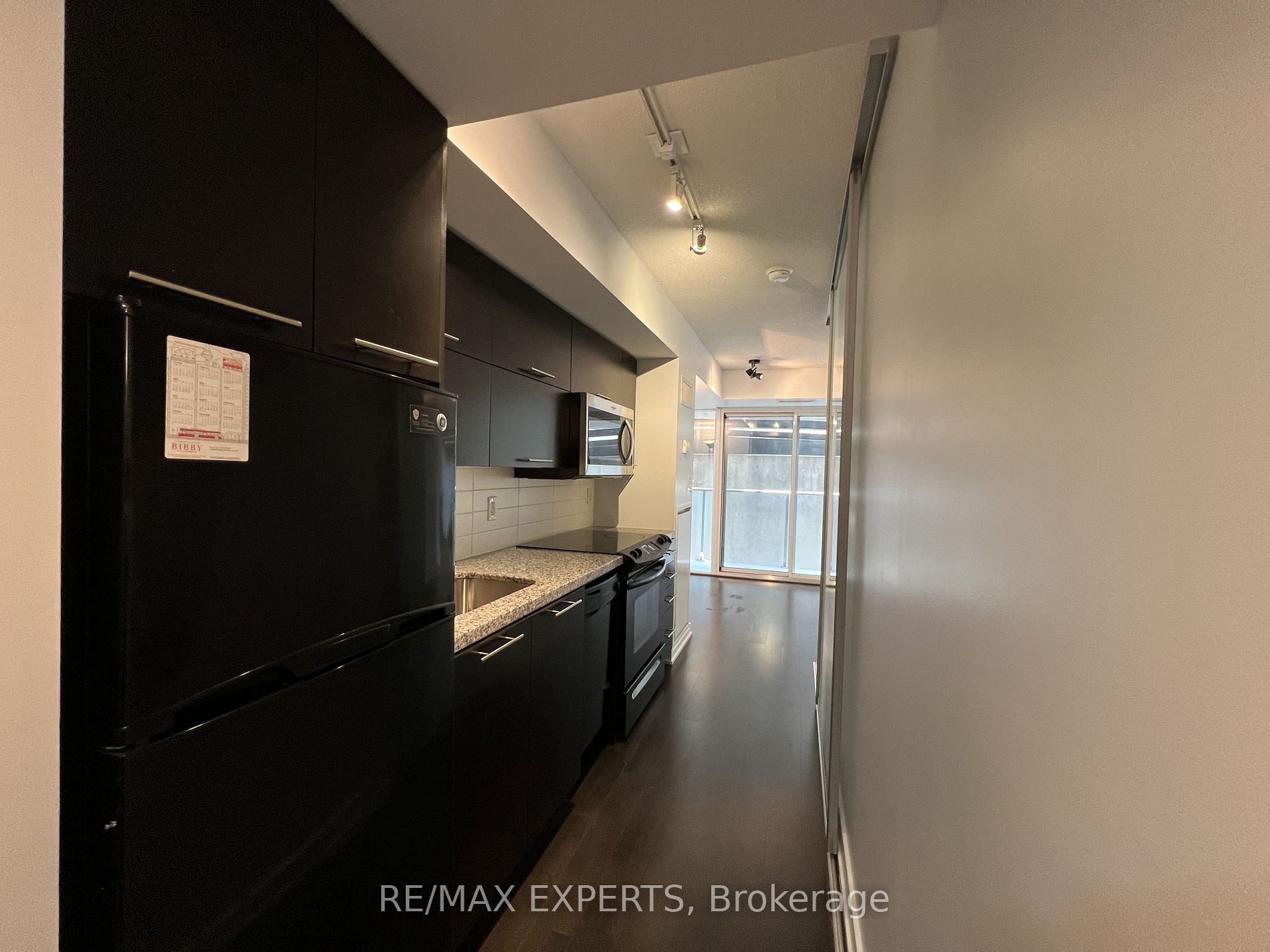 126 Simcoe St 302