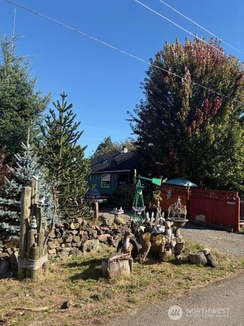 2 Bedroom home on the edge of Mossyrock, close to stores, Post Office, church & restaurants. A nice level .8 tenth of an acre with woodshed out back and room for garden, yet easy to maintain. If you are looking for small and affordable home in town this place is just for you.