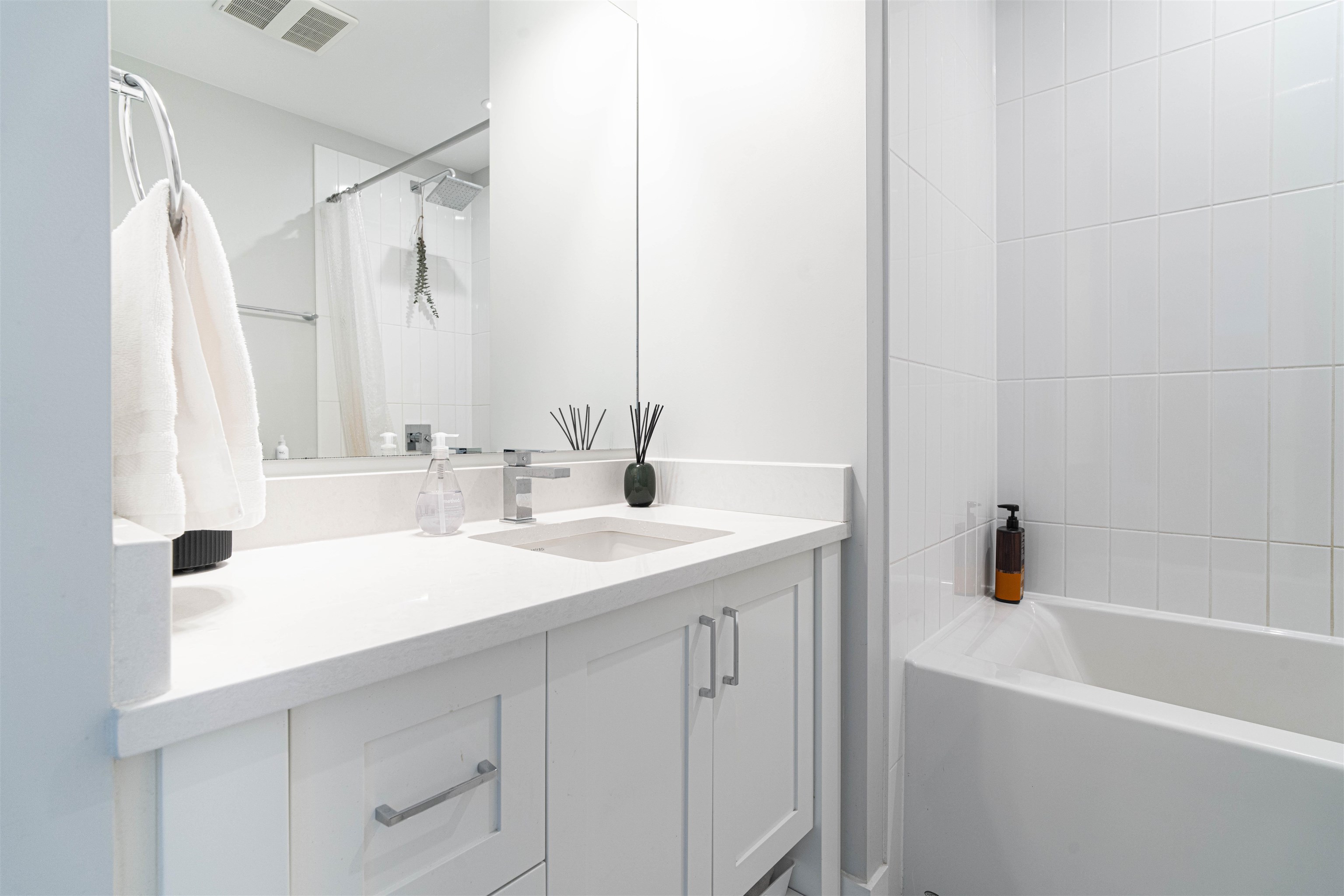 2180 Kelly Avenue 4615