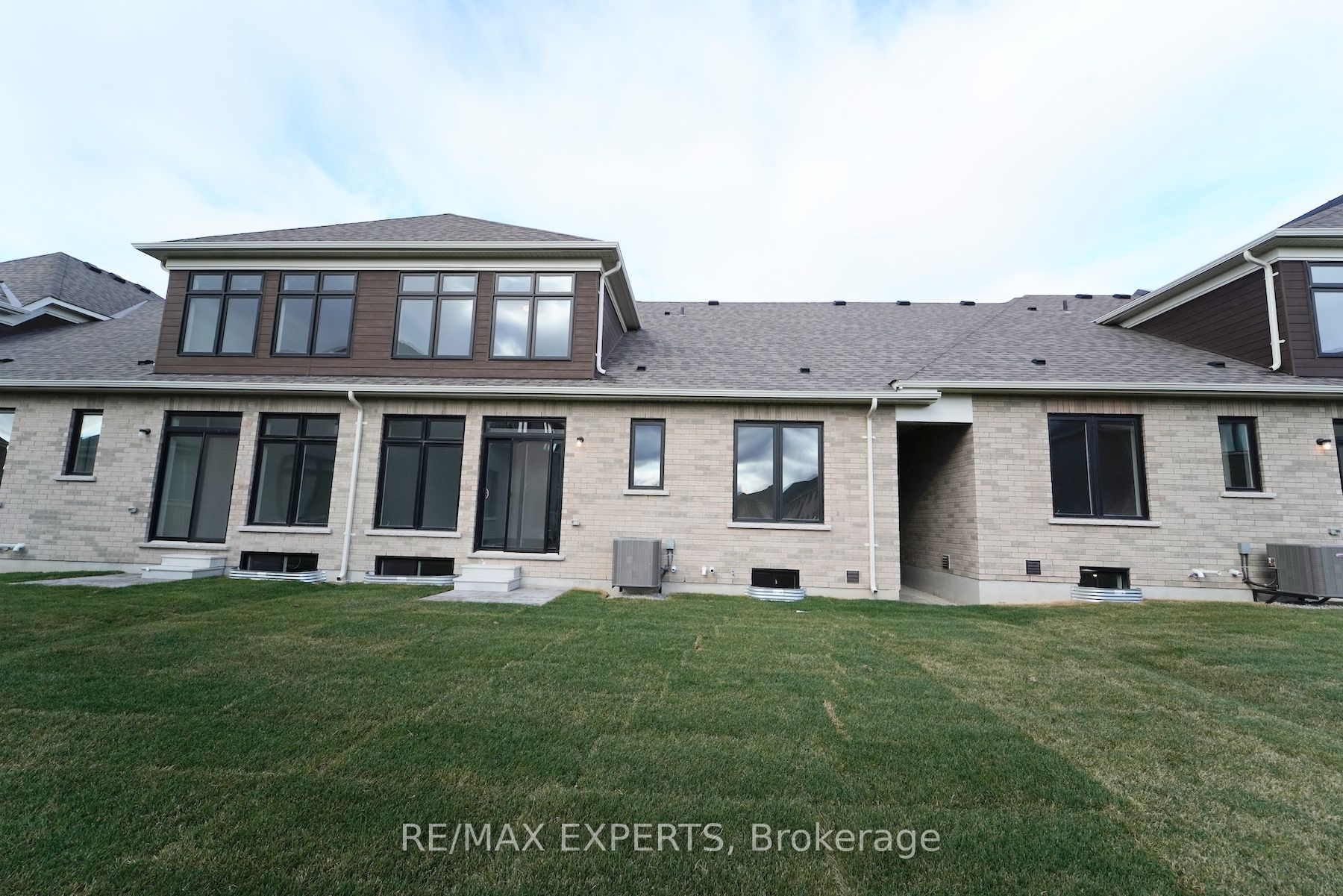 18 Mayapple St