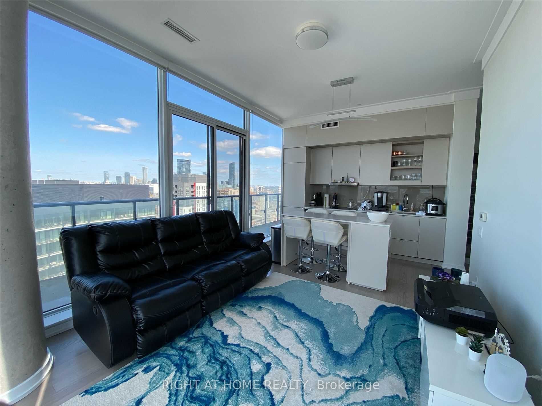 101 Peter St Ph11