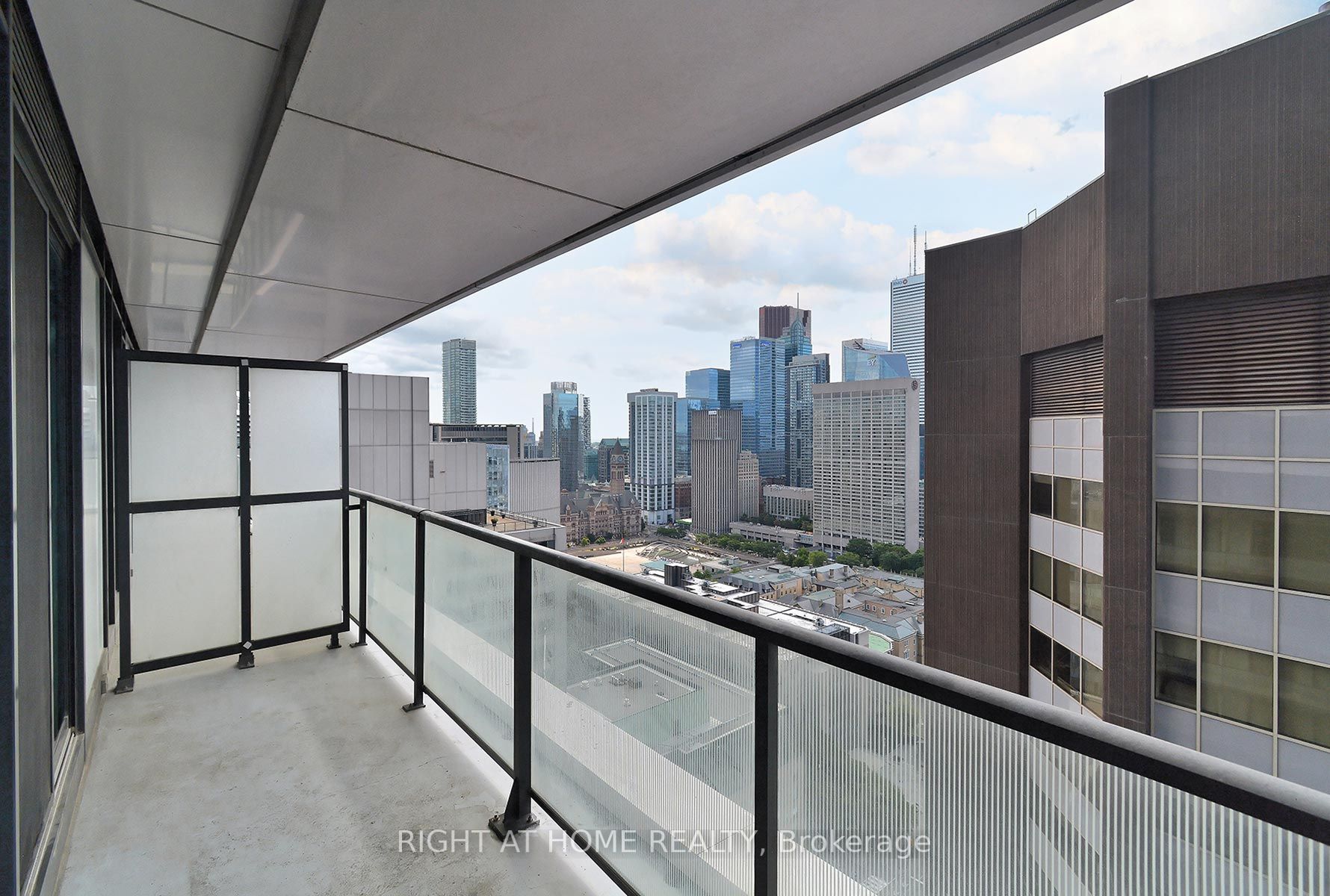 426 University Ave 3207