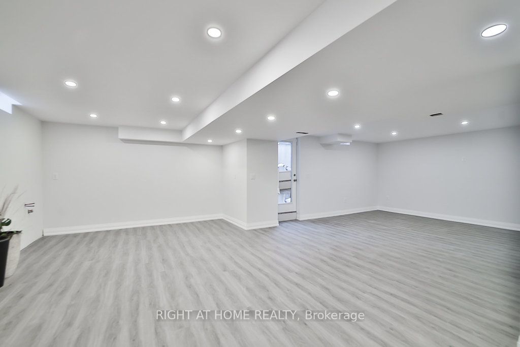 60 Maple Fields Circ