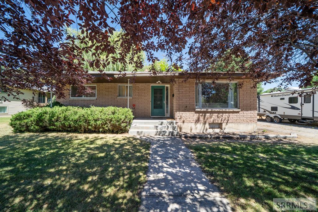 396 W 2nd S